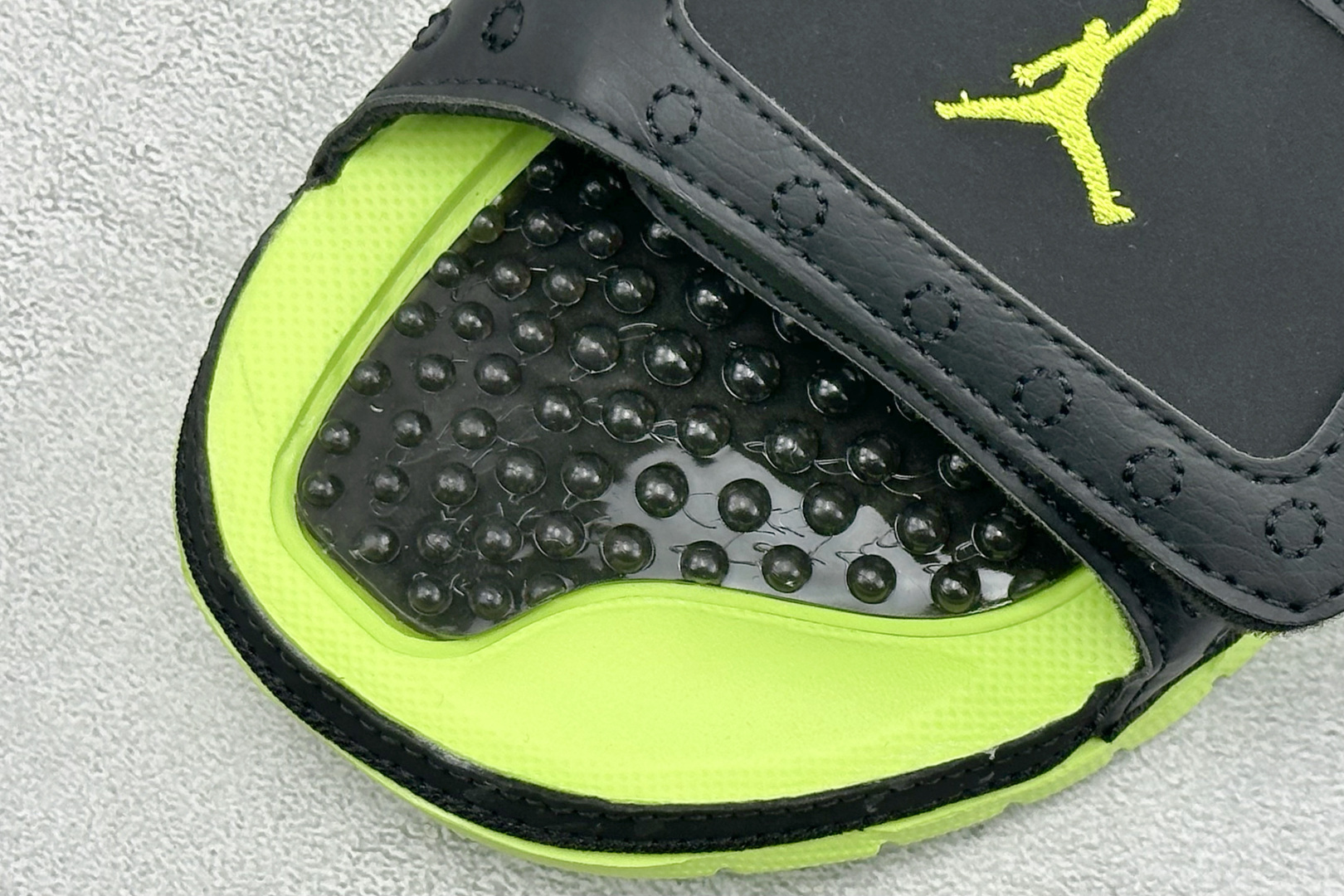 JORDAN HYDRO XIII RETRO AJ13 舒适透气防滑魔术贴一字拖鞋 684915-025-Top High Quatity Cheap Sneakers Fashion Clothing Clothes Bags handbags Shoes of all Brand wholesale With The best Quality And Beautiful Price from China Factory Chinese suppliers wholesaler seller JORDAN HYDRO XIII RETRO AJ13 舒适透气防滑魔术贴一字拖鞋 684915-025