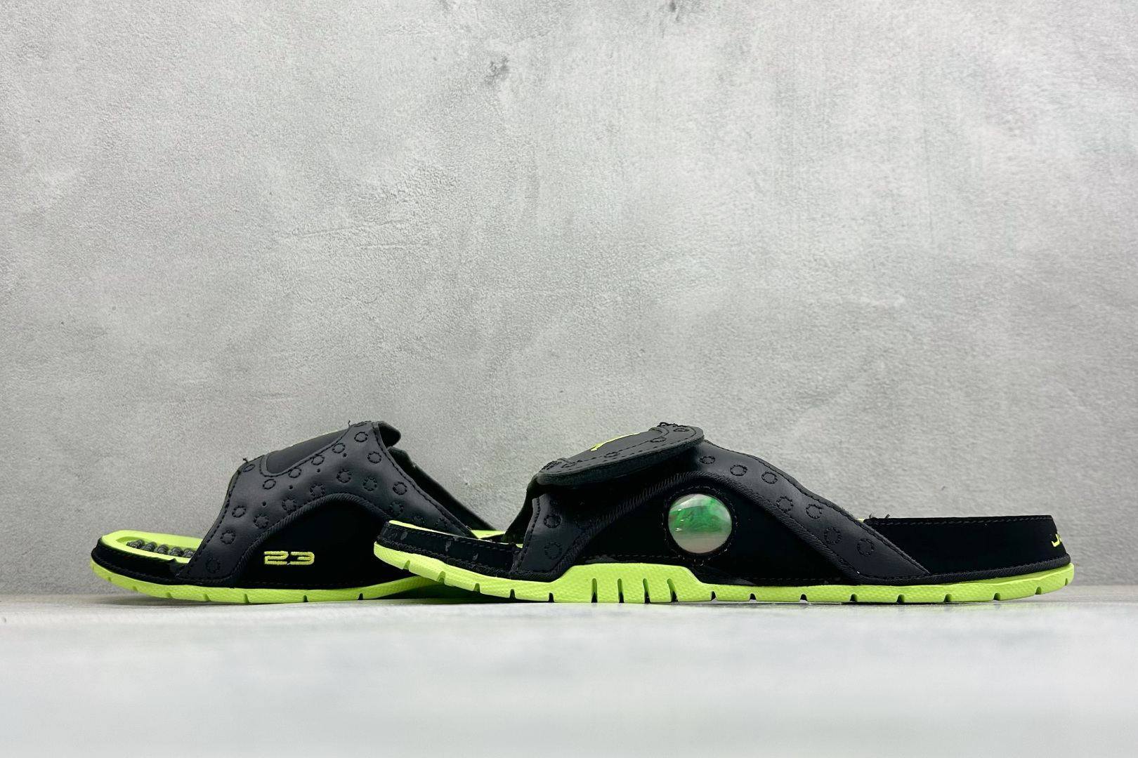 JORDAN HYDRO XIII RETRO AJ13 舒适透气防滑魔术贴一字拖鞋 684915-025-Top High Quatity Cheap Sneakers Fashion Clothing Clothes Bags handbags Shoes of all Brand wholesale With The best Quality And Beautiful Price from China Factory Chinese suppliers wholesaler seller JORDAN HYDRO XIII RETRO AJ13 舒适透气防滑魔术贴一字拖鞋 684915-025