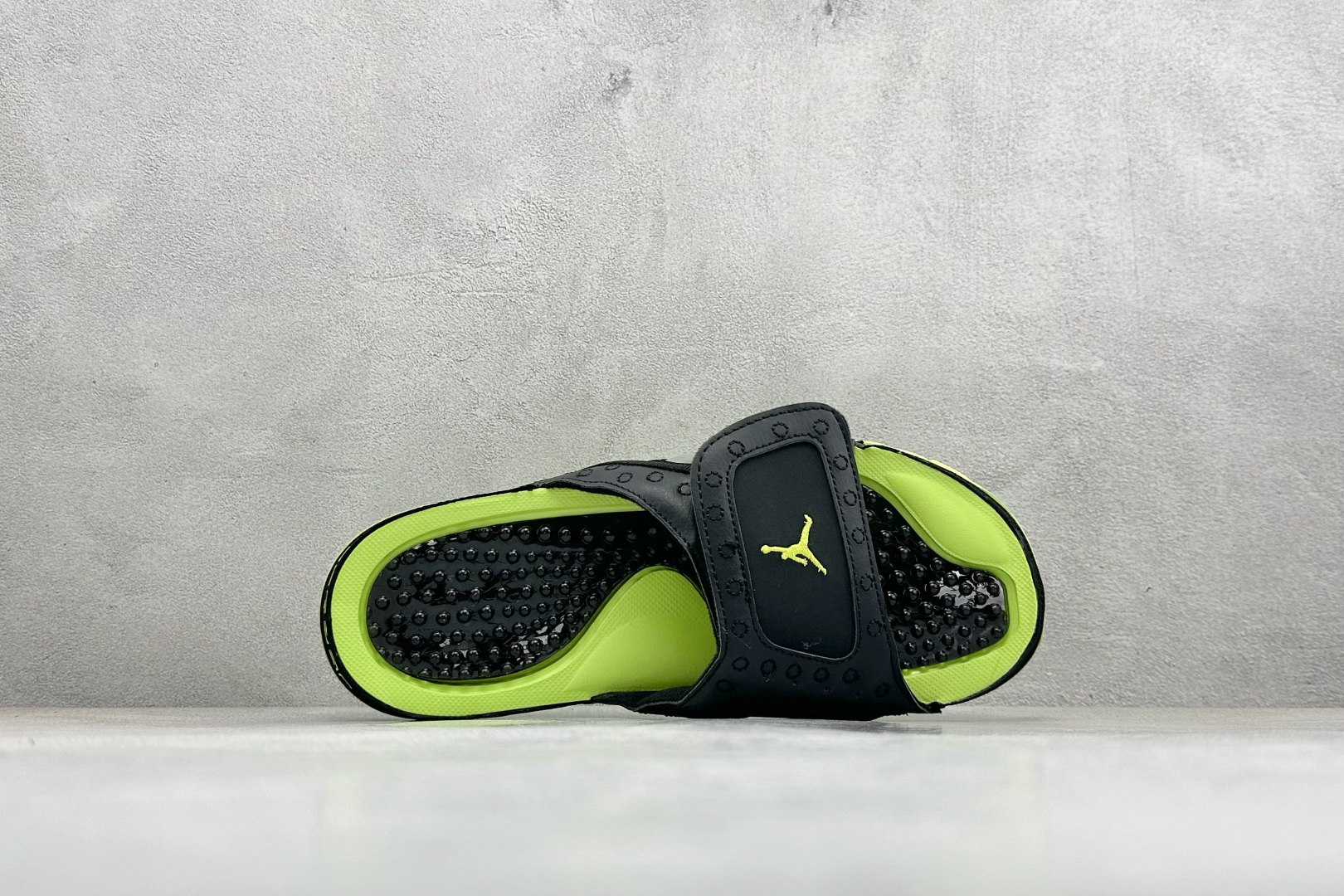JORDAN HYDRO XIII RETRO AJ13 舒适透气防滑魔术贴一字拖鞋 684915-025-Top High Quatity Cheap Sneakers Fashion Clothing Clothes Bags handbags Shoes of all Brand wholesale With The best Quality And Beautiful Price from China Factory Chinese suppliers wholesaler seller JORDAN HYDRO XIII RETRO AJ13 舒适透气防滑魔术贴一字拖鞋 684915-025
