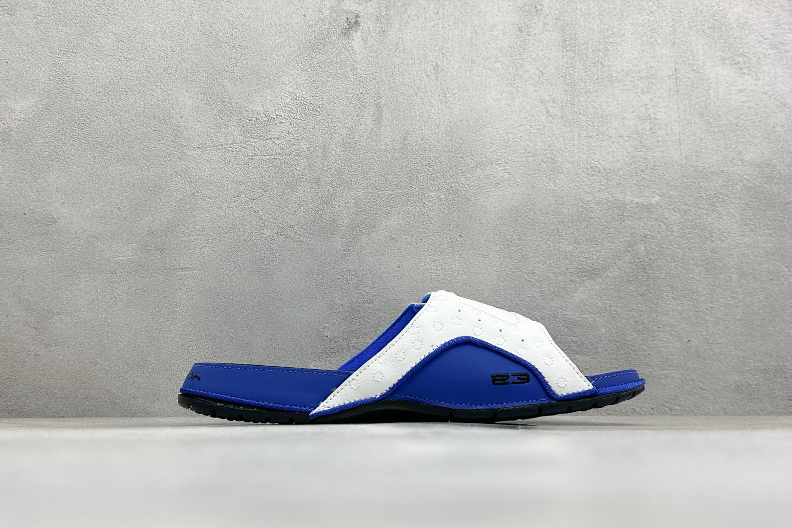 JORDAN HYDRO XIII RETRO AJ13 舒适透气防滑魔术贴一字拖鞋 684915-102-Top High Quatity Cheap Sneakers Fashion Clothing Clothes Bags handbags Shoes of all Brand wholesale With The best Quality And Beautiful Price from China Factory Chinese suppliers wholesaler seller JORDAN HYDRO XIII RETRO AJ13 舒适透气防滑魔术贴一字拖鞋 684915-102