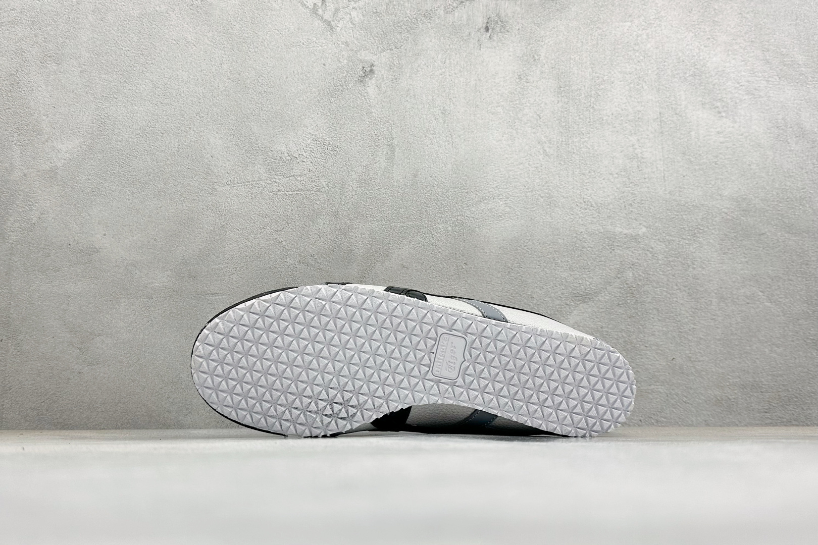 160 鬼冢虎 Onitsuka Tiger Mexico 66 Paraty 百搭单品板鞋 1183B493-100