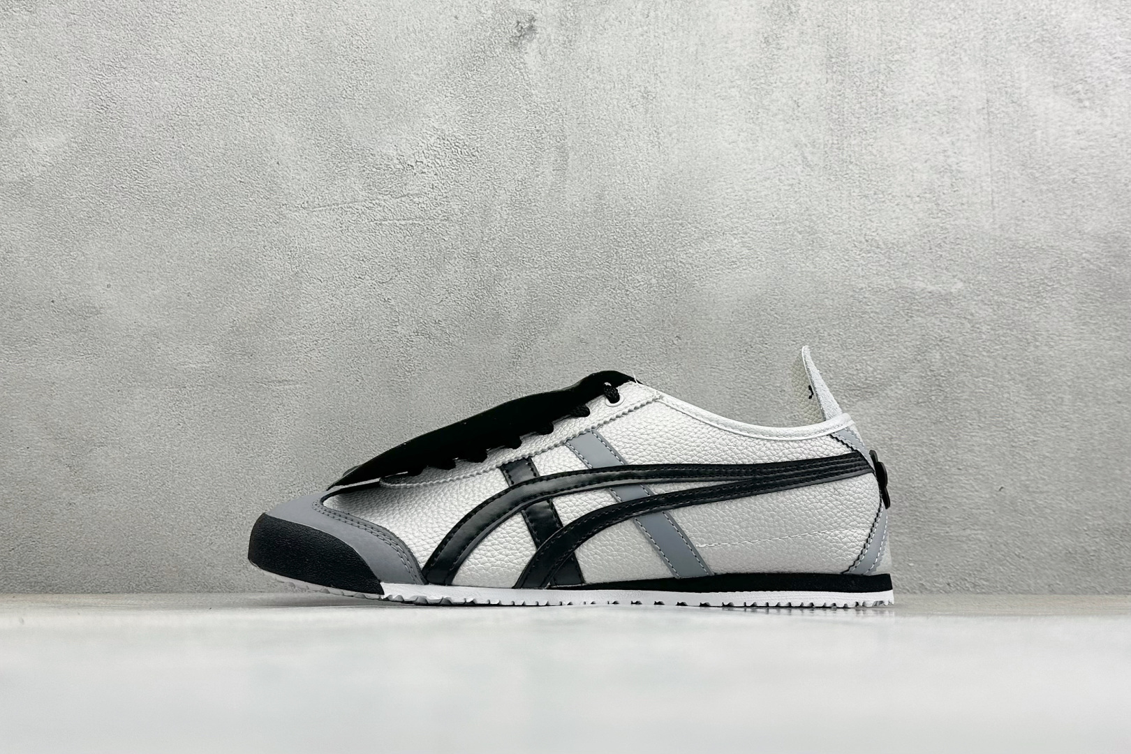 160 鬼冢虎 Onitsuka Tiger Mexico 66 Paraty 百搭单品板鞋 1183B493-100