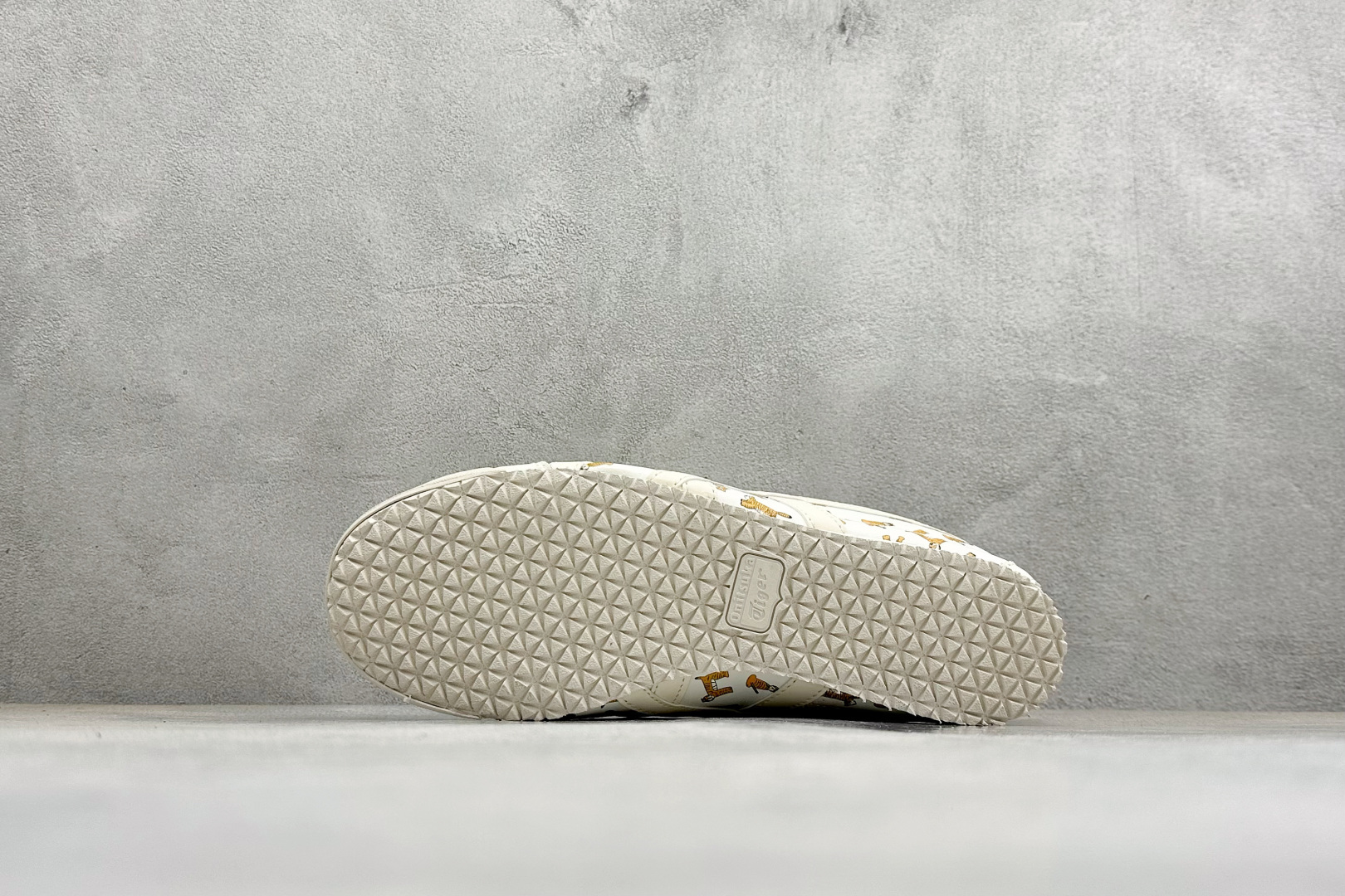 160 鬼冢虎 Onitsuka Tiger Mexico 66 Paraty 百搭单品板鞋 1183B785-100-Chinese UA Cheap High Quatity Brand Clothes Bags handbags Sneakers wholesale wholesaler seller from China Factory suppliers Fashion Clothing Shoes best Quality Beautiful Price 160 鬼冢虎 Onitsuka Tiger Mexico 66 Paraty 百搭单品板鞋 1183B785-100