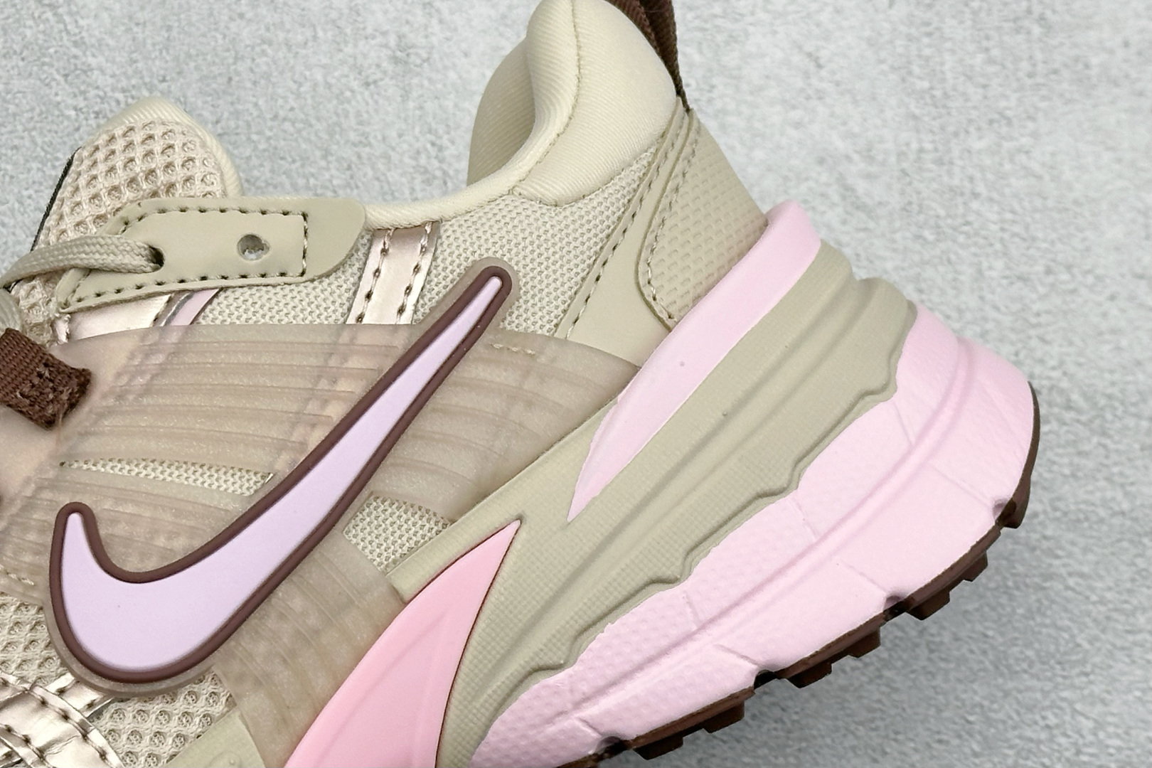 Nike V2K Run 减震防滑复古低帮跑步鞋 FD0736-115-Top High Quatity Cheap Sneakers Fashion Clothing Clothes Bags handbags Shoes of all Brand wholesale With The best Quality And Beautiful Price from China Factory Chinese suppliers wholesaler seller Nike V2K Run 减震防滑复古低帮跑步鞋 FD0736-115