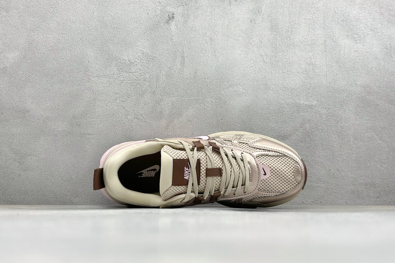 Nike V2K Run 减震防滑复古低帮跑步鞋 FD0736-115-Top High Quatity Cheap Sneakers Fashion Clothing Clothes Bags handbags Shoes of all Brand wholesale With The best Quality And Beautiful Price from China Factory Chinese suppliers wholesaler seller Nike V2K Run 减震防滑复古低帮跑步鞋 FD0736-115