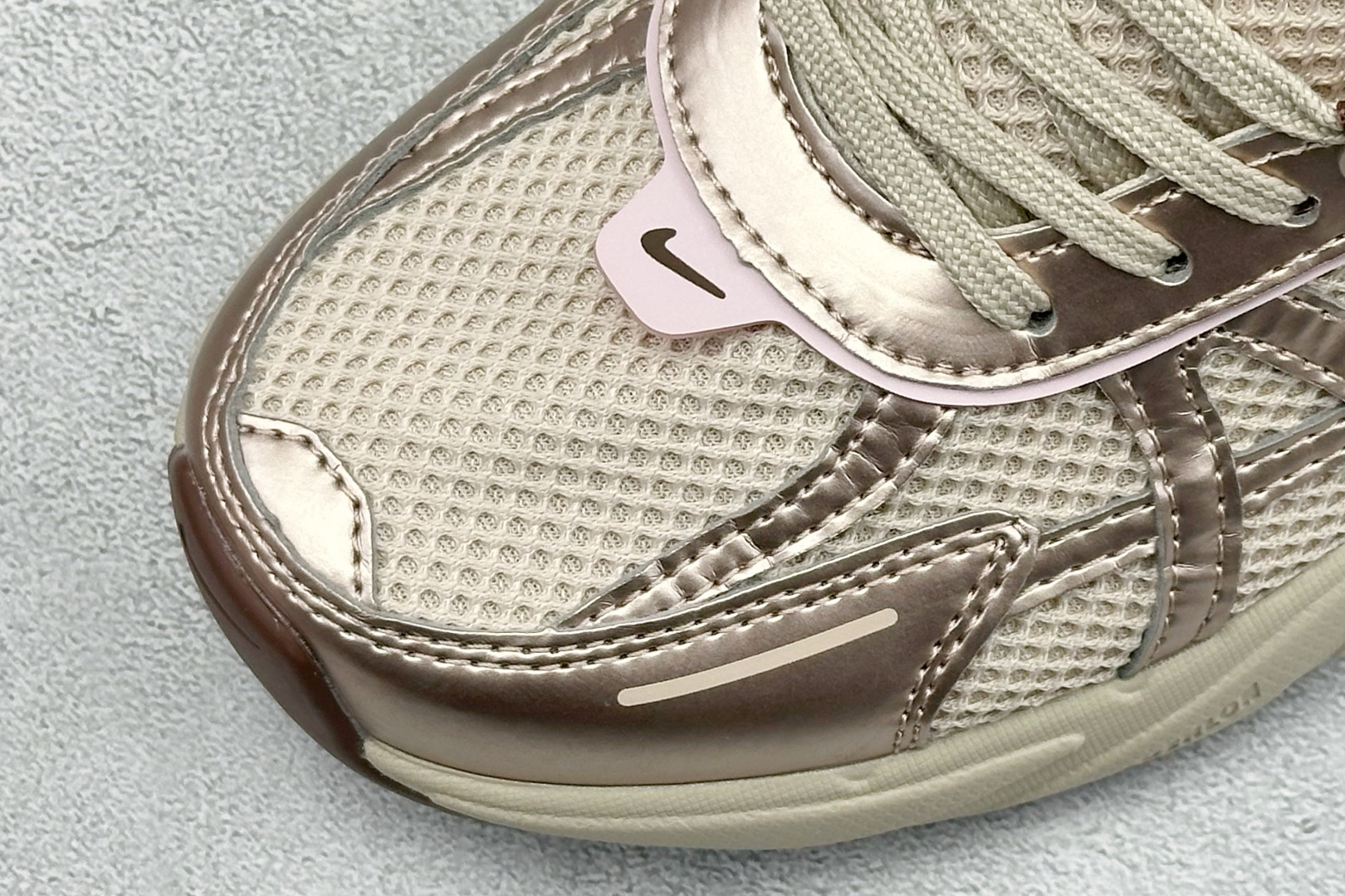 Nike V2K Run 减震防滑复古低帮跑步鞋 FD0736-115-Top High Quatity Cheap Sneakers Fashion Clothing Clothes Bags handbags Shoes of all Brand wholesale With The best Quality And Beautiful Price from China Factory Chinese suppliers wholesaler seller Nike V2K Run 减震防滑复古低帮跑步鞋 FD0736-115