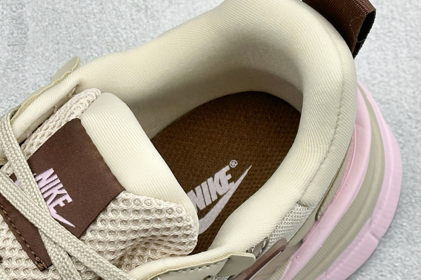 Nike V2K Run 减震防滑复古低帮跑步鞋 FD0736-115-Top High Quatity Cheap Sneakers Fashion Clothing Clothes Bags handbags Shoes of all Brand wholesale With The best Quality And Beautiful Price from China Factory Chinese suppliers wholesaler seller Nike V2K Run 减震防滑复古低帮跑步鞋 FD0736-115