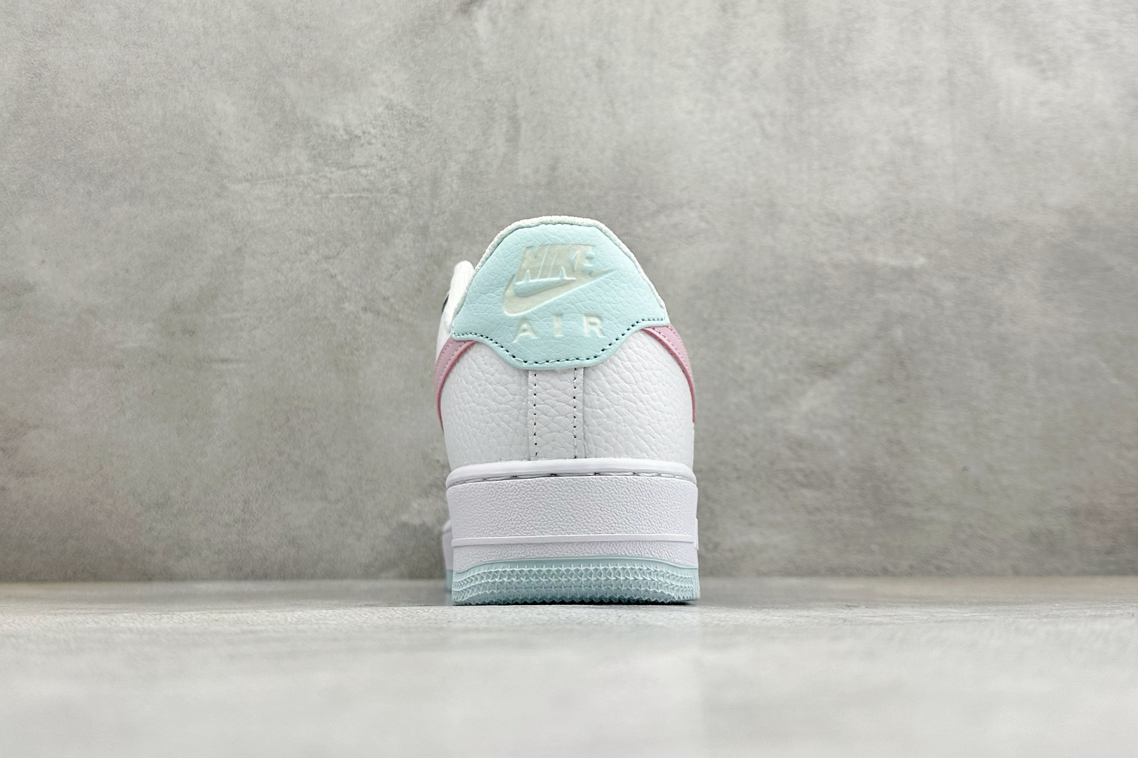 Nike Air Force 1 07 low空军一号板鞋 白粉 IH0640-151-Top High Quatity Cheap Sneakers Fashion Clothing Clothes Bags handbags Shoes of all Brand wholesale With The best Quality And Beautiful Price from China Factory Chinese suppliers wholesaler seller Nike Air Force 1 07 low空军一号板鞋 白粉 IH0640-151
