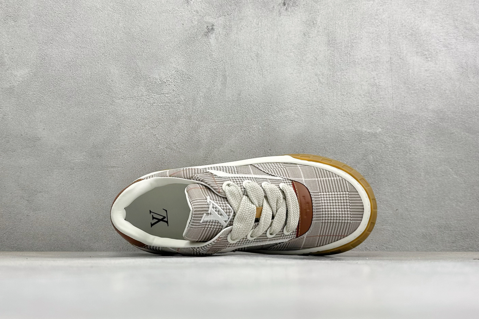 380 LV 路易威登 Tilted Low Sneakers 倾斜系列低帮复古休闲运动板鞋 男鞋-Chinese UA Cheap High Quatity Brand Clothes Bags handbags Sneakers wholesale wholesaler seller from China Factory suppliers Fashion Clothing Shoes best Quality Beautiful Price 380 LV 路易威登 Tilted Low Sneakers 倾斜系列低帮复古休闲运动板鞋 男鞋