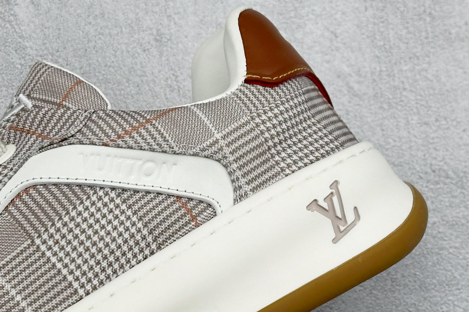380 LV 路易威登 Tilted Low Sneakers 倾斜系列低帮复古休闲运动板鞋 男鞋-Chinese UA Cheap High Quatity Brand Clothes Bags handbags Sneakers wholesale wholesaler seller from China Factory suppliers Fashion Clothing Shoes best Quality Beautiful Price 380 LV 路易威登 Tilted Low Sneakers 倾斜系列低帮复古休闲运动板鞋 男鞋