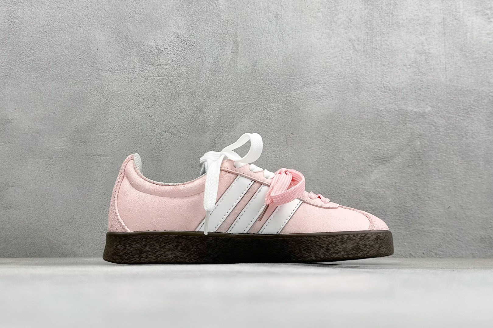 280 Adidas VI Court CLASSIC 三叶草休闲复古运动板鞋 HQ1802
