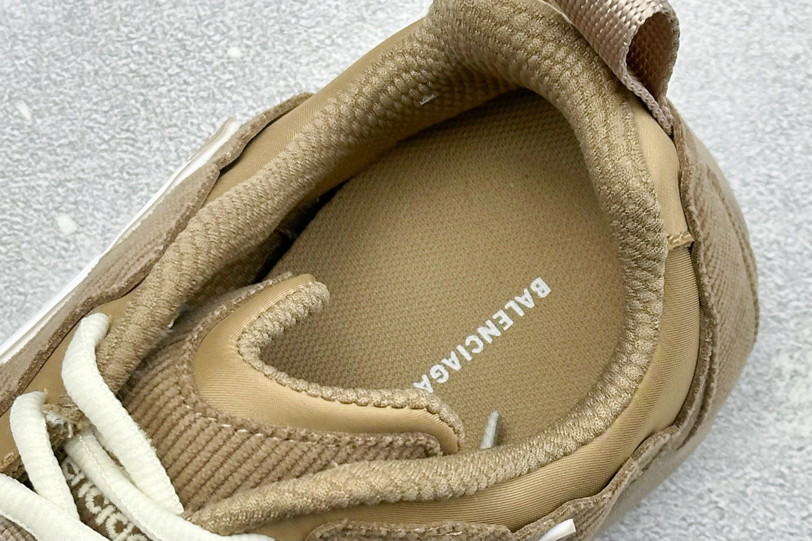 OK版Balenciaga 巴黎世家 16代 MONDAY 其前卫的设计-Top High Quatity Cheap Sneakers Fashion Clothing Clothes Bags handbags Shoes of all Brand wholesale With The best Quality And Beautiful Price from China Factory Chinese suppliers wholesaler seller OK版Balenciaga 巴黎世家 16代 MONDAY 其前卫的设计