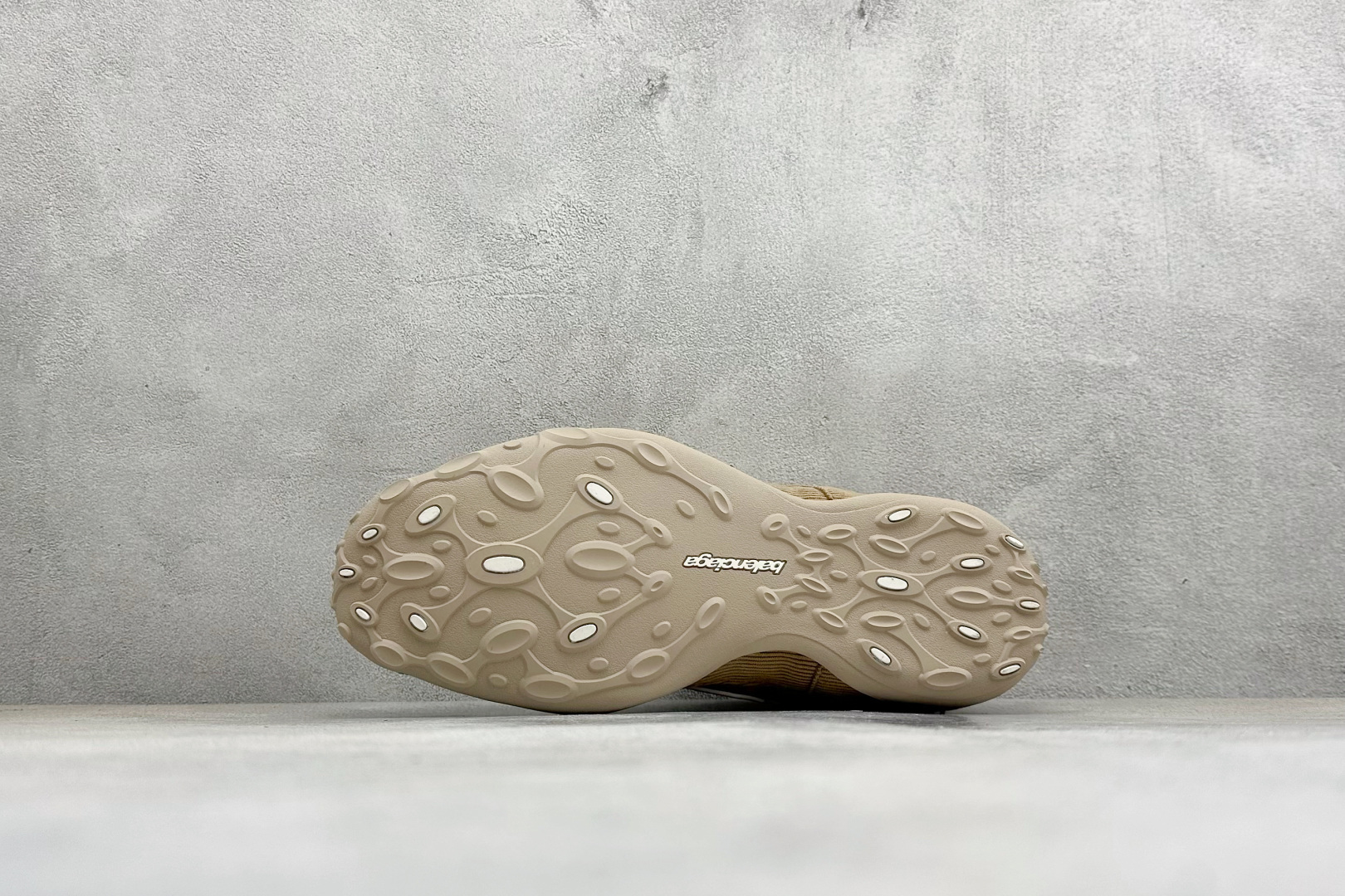 OK版Balenciaga 巴黎世家 16代 MONDAY 其前卫的设计-Top High Quatity Cheap Sneakers Fashion Clothing Clothes Bags handbags Shoes of all Brand wholesale With The best Quality And Beautiful Price from China Factory Chinese suppliers wholesaler seller OK版Balenciaga 巴黎世家 16代 MONDAY 其前卫的设计