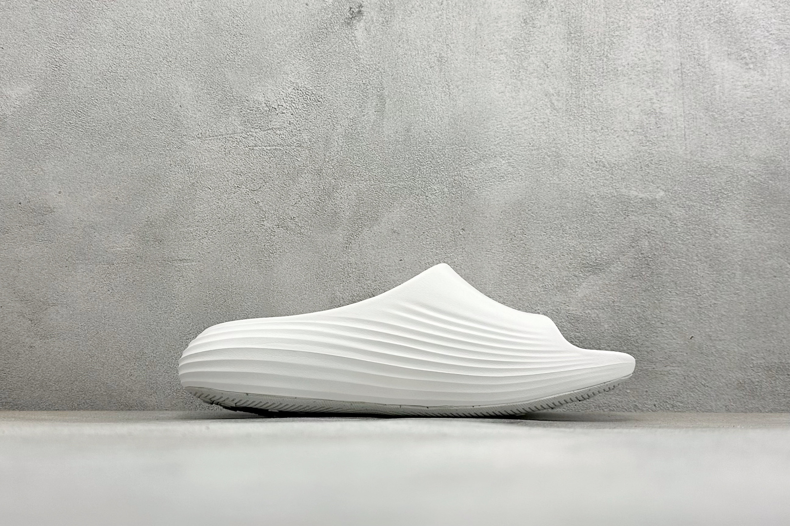 Y版Nike ReactX Rejuven8 Slide 耐克夏日穿搭凉鞋 HV4484-100-Top High Quatity Cheap Sneakers Fashion Clothing Clothes Bags handbags Shoes of all Brand wholesale With The best Quality And Beautiful Price from China Factory Chinese suppliers wholesaler seller Y版Nike ReactX Rejuven8 Slide 耐克夏日穿搭凉鞋 HV4484-100
