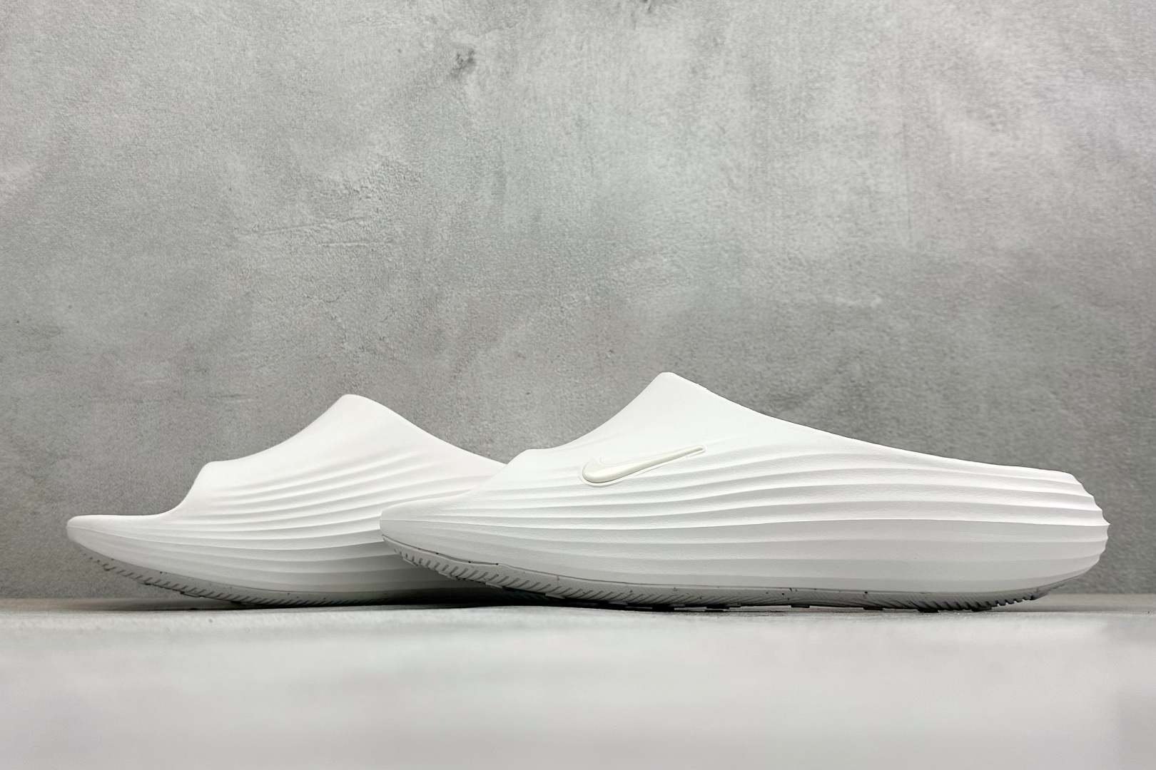 Y版Nike ReactX Rejuven8 Slide 耐克夏日穿搭凉鞋 HV4484-100-Top High Quatity Cheap Sneakers Fashion Clothing Clothes Bags handbags Shoes of all Brand wholesale With The best Quality And Beautiful Price from China Factory Chinese suppliers wholesaler seller Y版Nike ReactX Rejuven8 Slide 耐克夏日穿搭凉鞋 HV4484-100