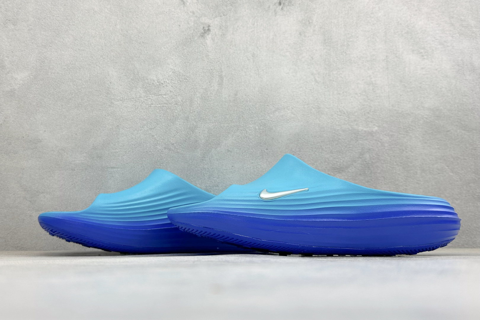 Y版Nike ReactX Rejuven8 Slide 耐克夏日穿搭凉鞋 HV4479-300-Top High Quatity Cheap Sneakers Fashion Clothing Clothes Bags handbags Shoes of all Brand wholesale With The best Quality And Beautiful Price from China Factory Chinese suppliers wholesaler seller Y版Nike ReactX Rejuven8 Slide 耐克夏日穿搭凉鞋 HV4479-300