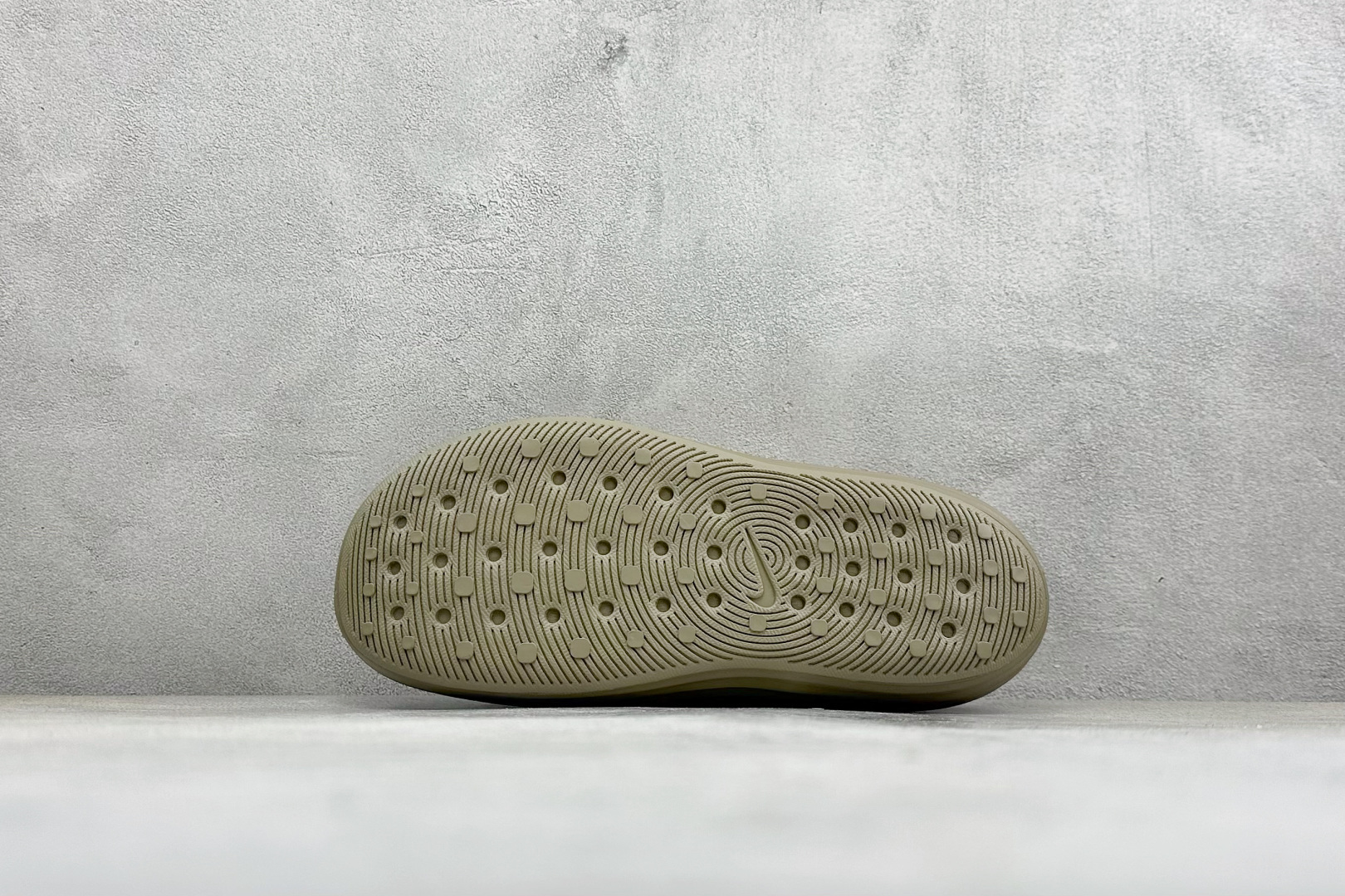 Y版Nike ReactX Rejuven8 Slide 耐克夏日穿搭凉鞋 HV4479-200-Top High Quatity Cheap Sneakers Fashion Clothing Clothes Bags handbags Shoes of all Brand wholesale With The best Quality And Beautiful Price from China Factory Chinese suppliers wholesaler seller Y版Nike ReactX Rejuven8 Slide 耐克夏日穿搭凉鞋 HV4479-200