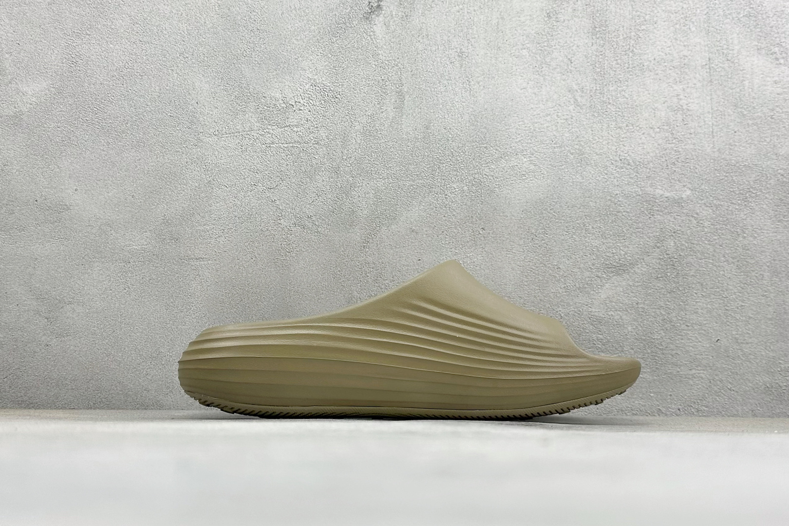 Y版Nike ReactX Rejuven8 Slide 耐克夏日穿搭凉鞋 HV4479-200-Top High Quatity Cheap Sneakers Fashion Clothing Clothes Bags handbags Shoes of all Brand wholesale With The best Quality And Beautiful Price from China Factory Chinese suppliers wholesaler seller Y版Nike ReactX Rejuven8 Slide 耐克夏日穿搭凉鞋 HV4479-200