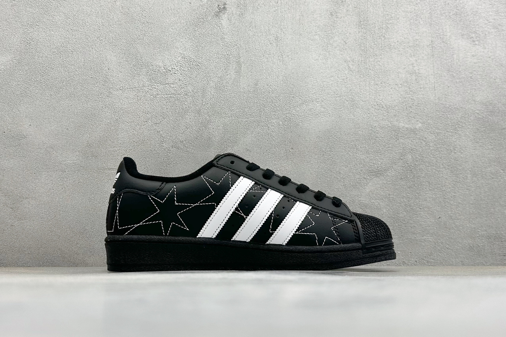 140 XR版Adidas Originals Superstar贝壳头系列 阿迪达斯 低帮经典百搭休闲运动板鞋 IH4124