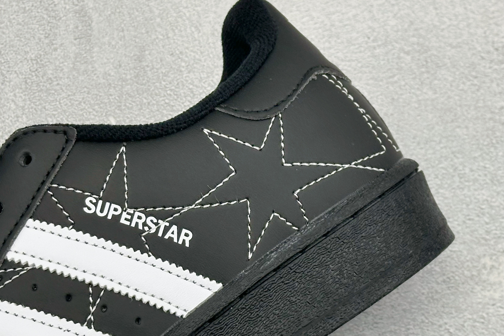 140 XR版Adidas Originals Superstar贝壳头系列 阿迪达斯 低帮经典百搭休闲运动板鞋 IH4124