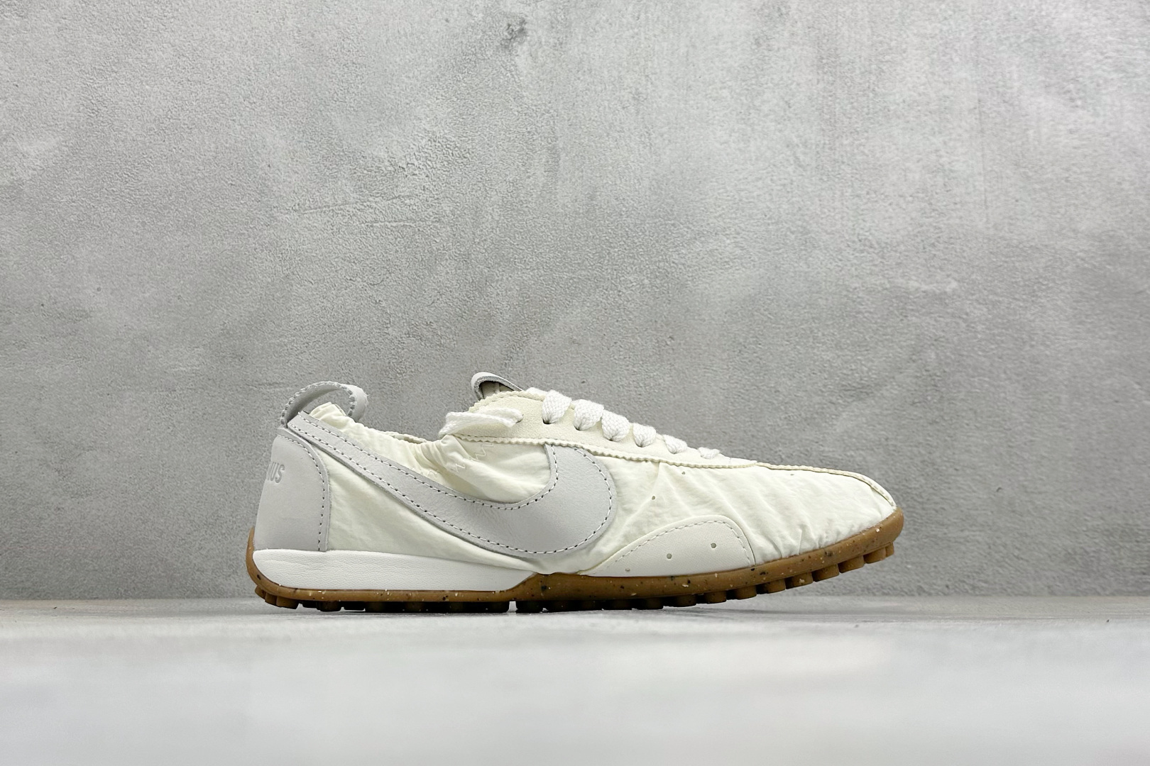 Jacquemus x Nike Moon Shoe SP 网红薄底低帮生活休闲鞋 HV8547-002-Top High Quatity Cheap Sneakers Fashion Clothing Clothes Bags handbags Shoes of all Brand wholesale With The best Quality And Beautiful Price from China Factory Chinese suppliers wholesaler seller Jacquemus x Nike Moon Shoe SP 网红薄底低帮生活休闲鞋 HV8547-002
