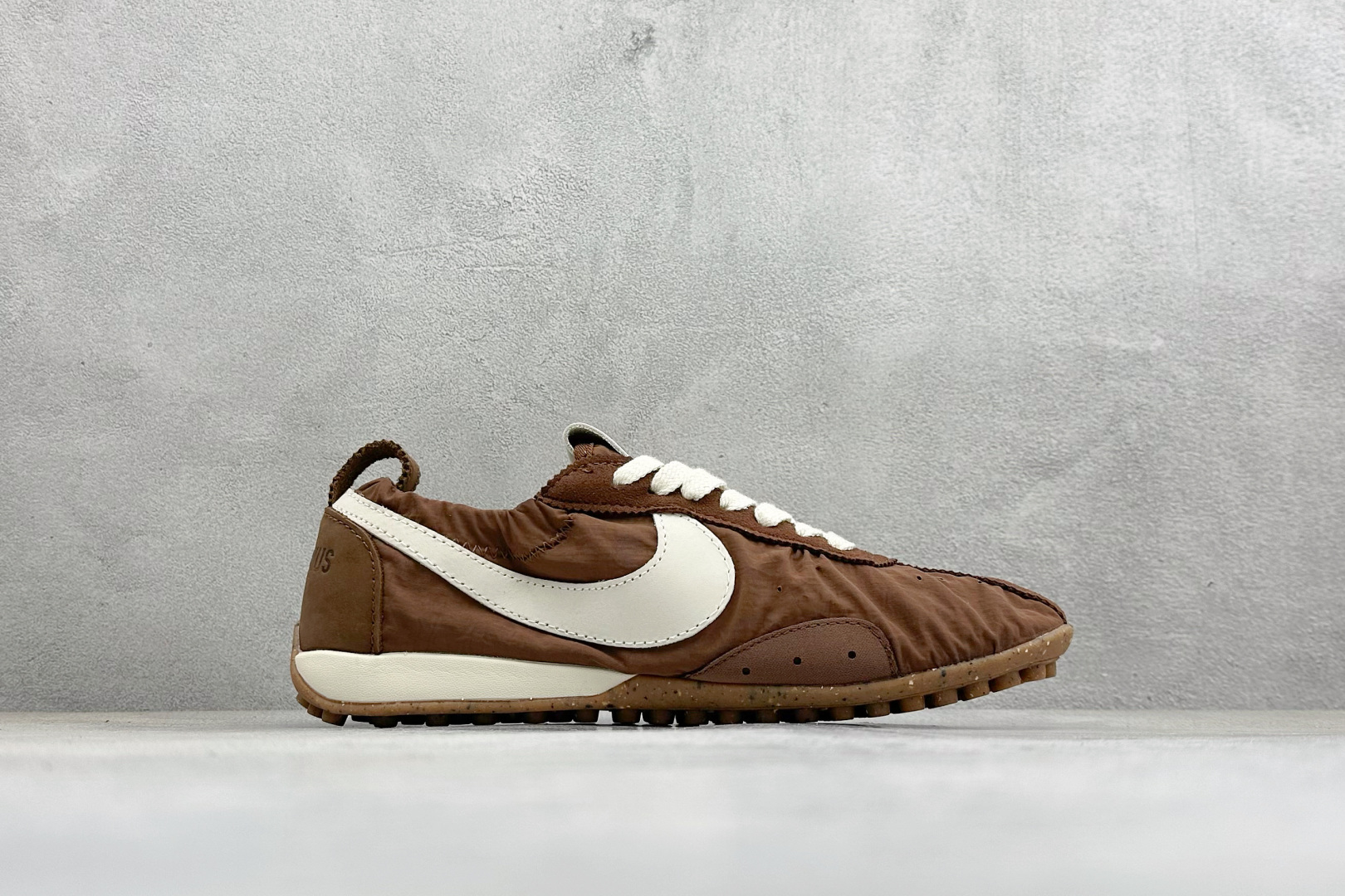 Jacquemus x Nike Moon Shoe SP 网红薄底低帮生活休闲鞋 HV8547-200-Top High Quatity Cheap Sneakers Fashion Clothing Clothes Bags handbags Shoes of all Brand wholesale With The best Quality And Beautiful Price from China Factory Chinese suppliers wholesaler seller Jacquemus x Nike Moon Shoe SP 网红薄底低帮生活休闲鞋 HV8547-200