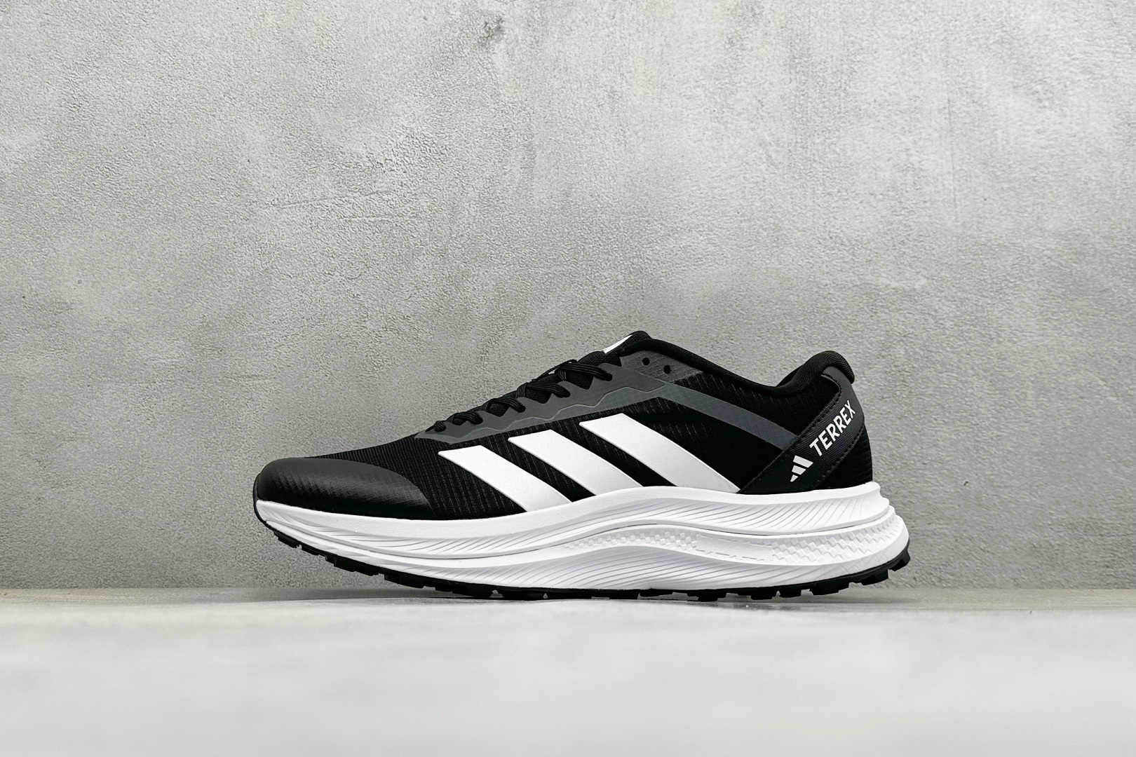 200 Adidas Terrex Agravic LT 阿迪超轻透气缓震跑鞋 三叶草 清风系列 复古网面透气跑步鞋 D25386