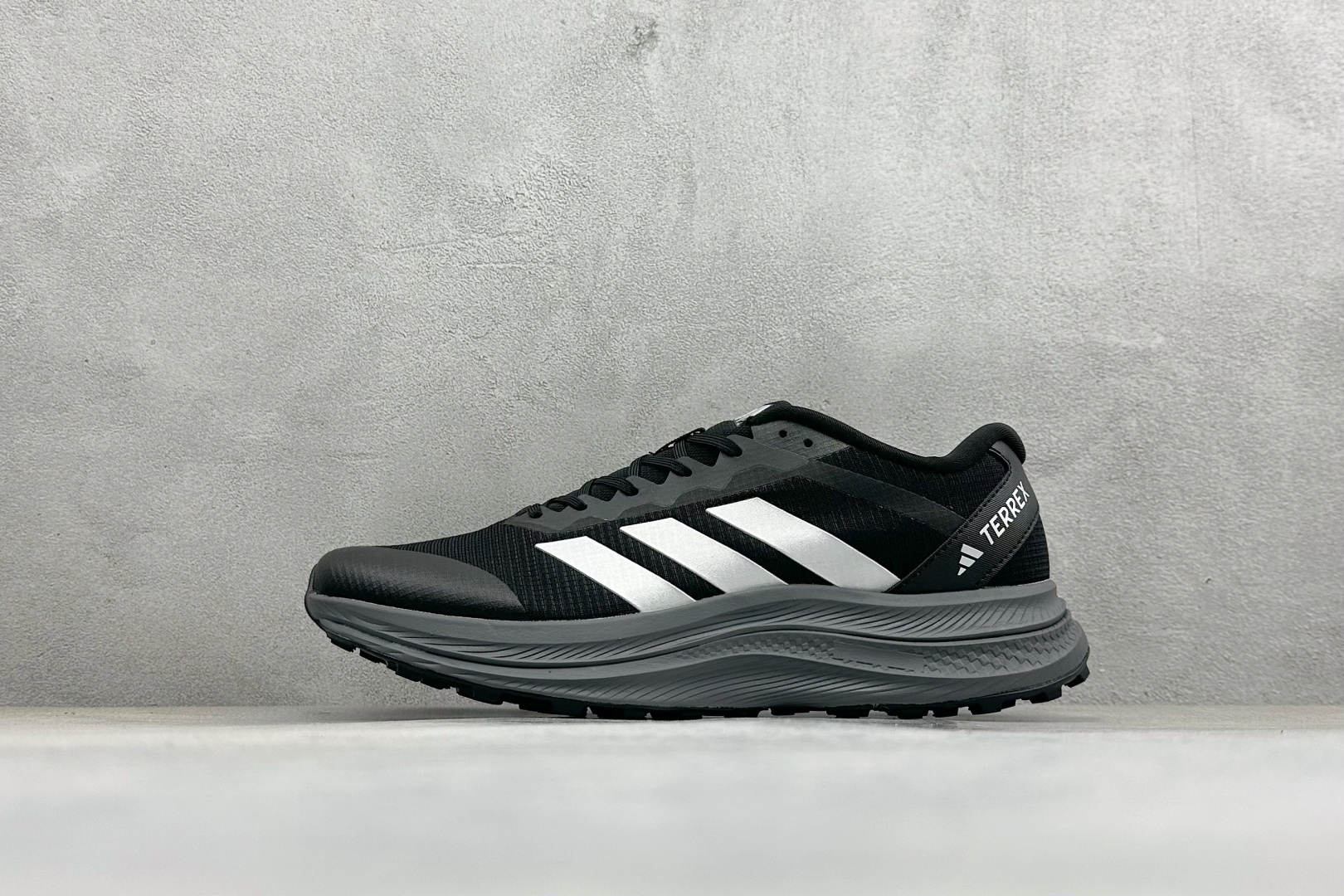 200 Adidas Terrex Agravic LT 阿迪超轻透气缓震跑鞋 三叶草 清风系列 复古网面透气跑步鞋 D25386