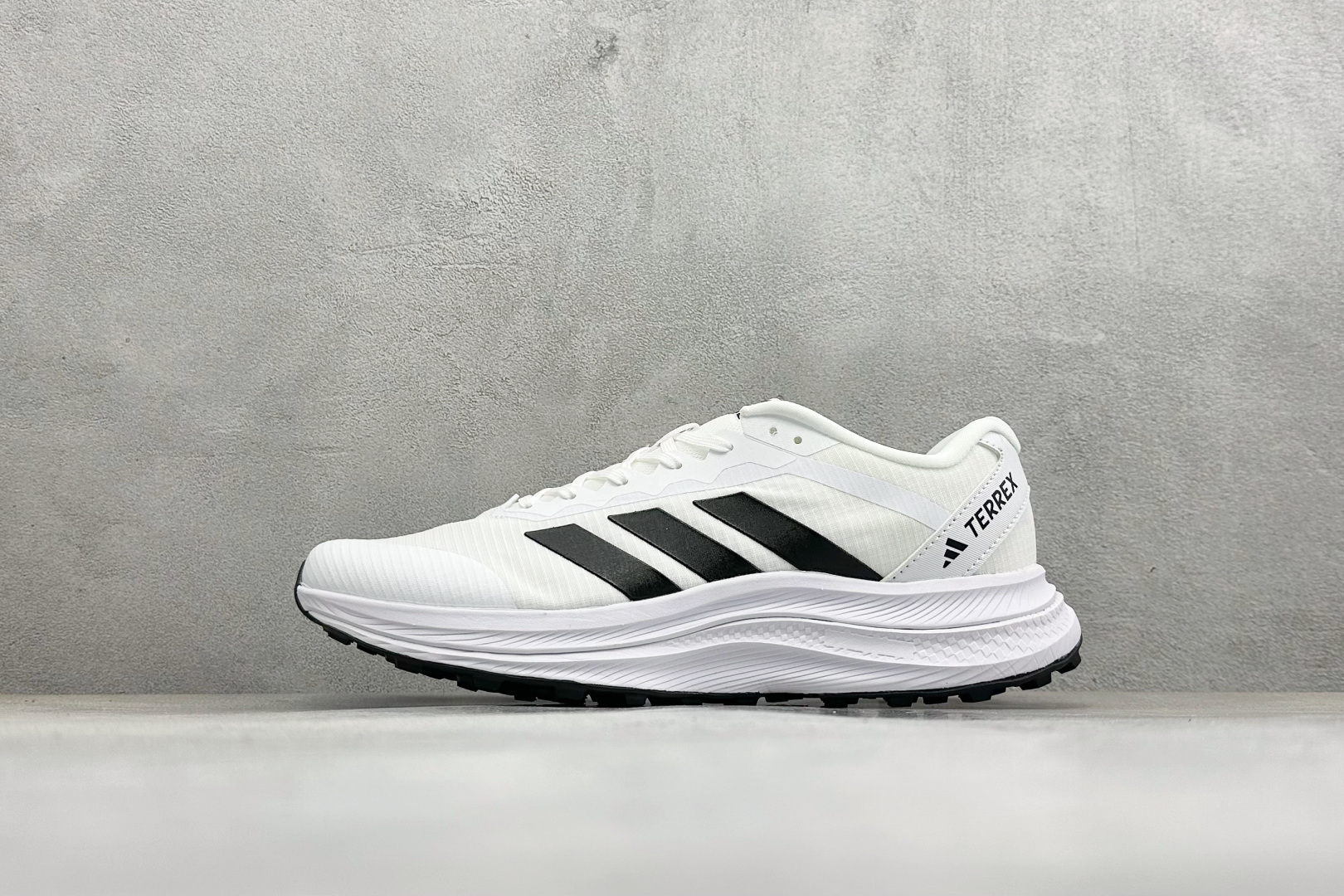 200 Adidas Terrex Agravic LT 阿迪超轻透气缓震跑鞋 三叶草 清风系列 复古网面透气跑步鞋 D25386