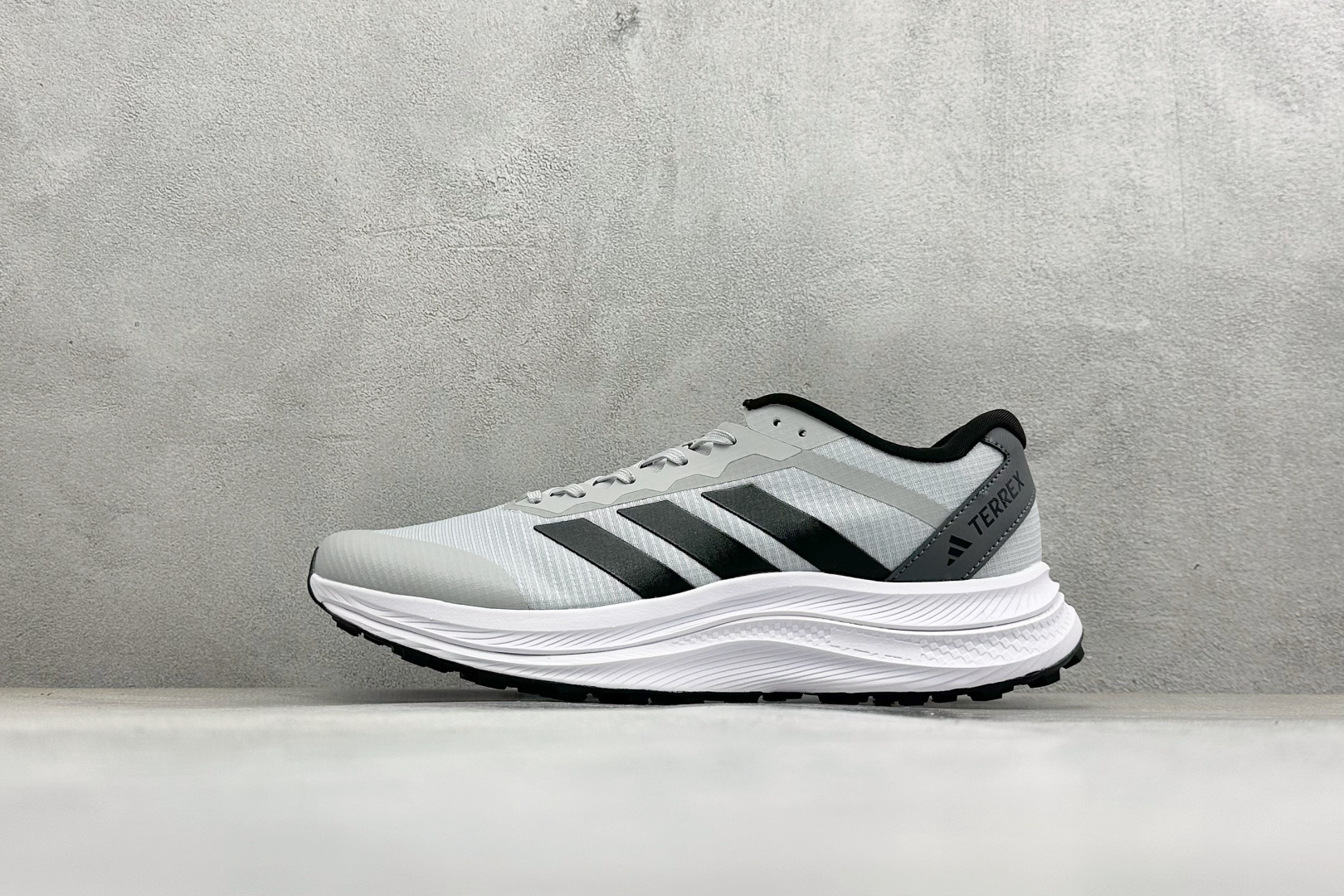 200 Adidas Terrex Agravic LT 阿迪超轻透气缓震跑鞋 三叶草 清风系列 复古网面透气跑步鞋 D25386