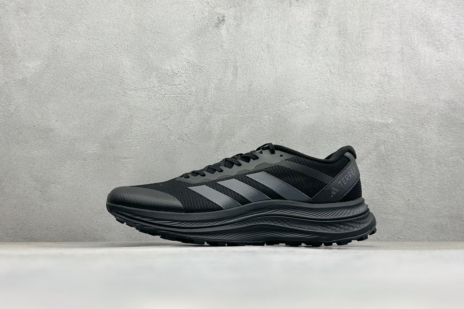 200 Adidas Terrex Agravic LT 阿迪超轻透气缓震跑鞋 三叶草 清风系列 复古网面透气跑步鞋 D25386