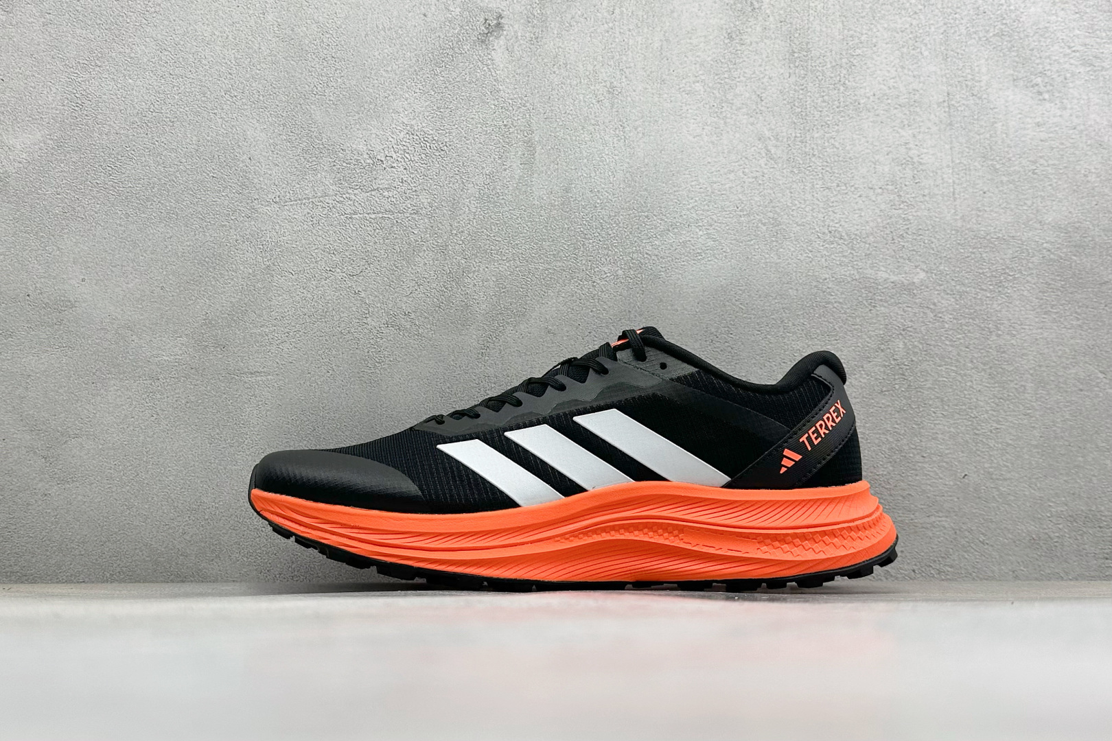 200 Adidas Terrex Agravic LT 阿迪超轻透气缓震跑鞋 三叶草 清风系列 复古网面透气跑步鞋 D25386