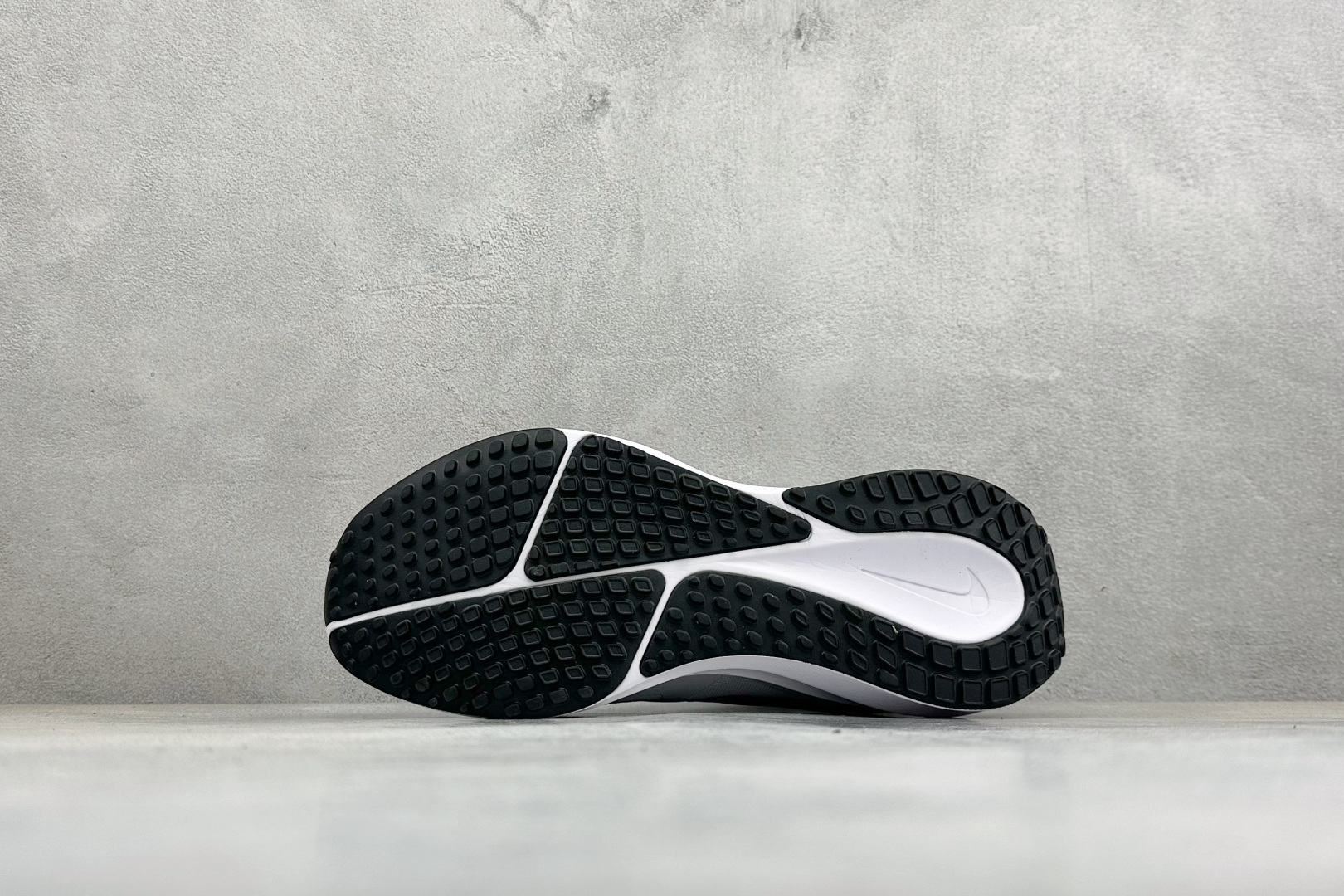 190 Nike Zoom Winflo 登月网面透气跑步鞋 YB2528-004