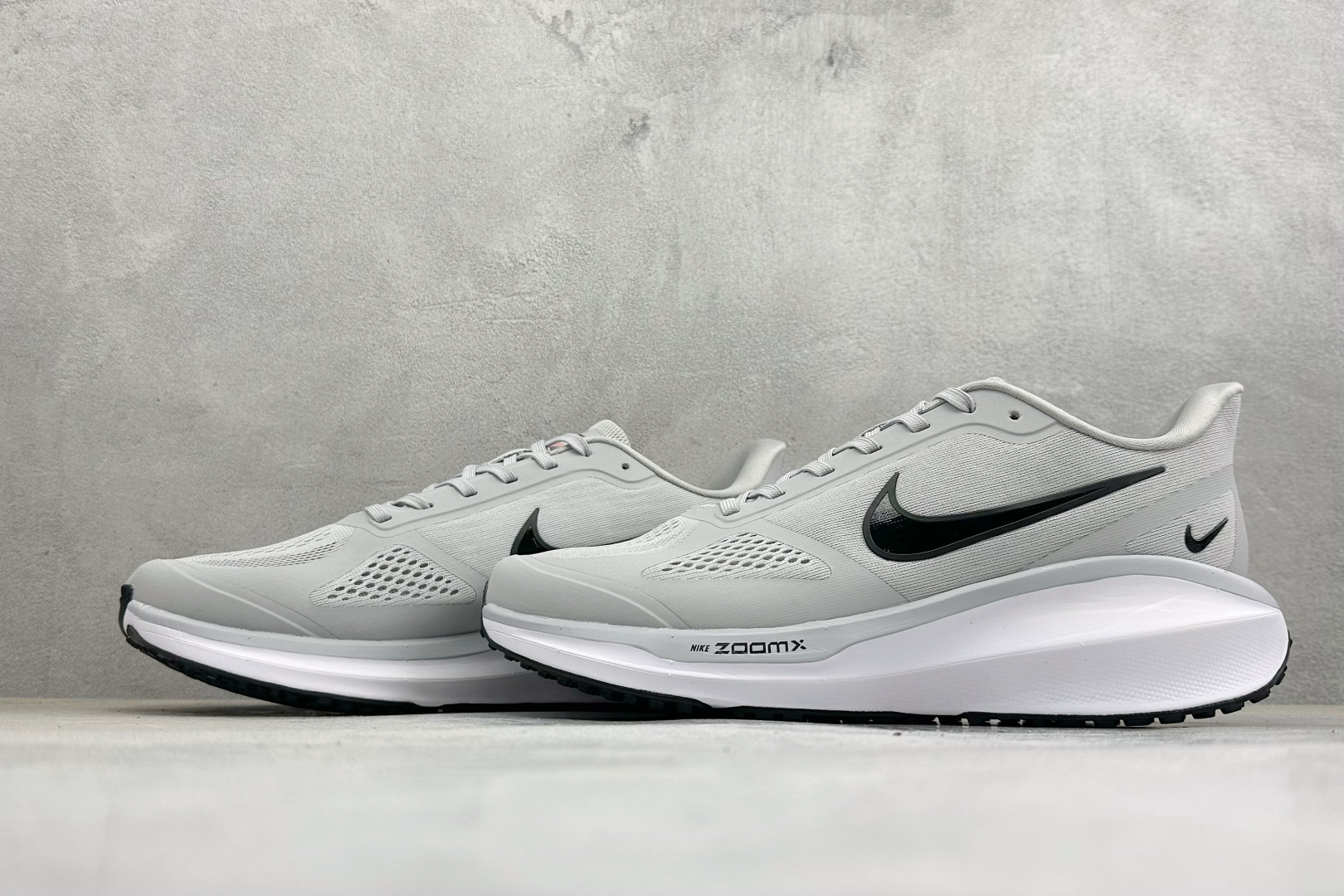 190 Nike Zoom Winflo 登月网面透气跑步鞋 YB2528-004