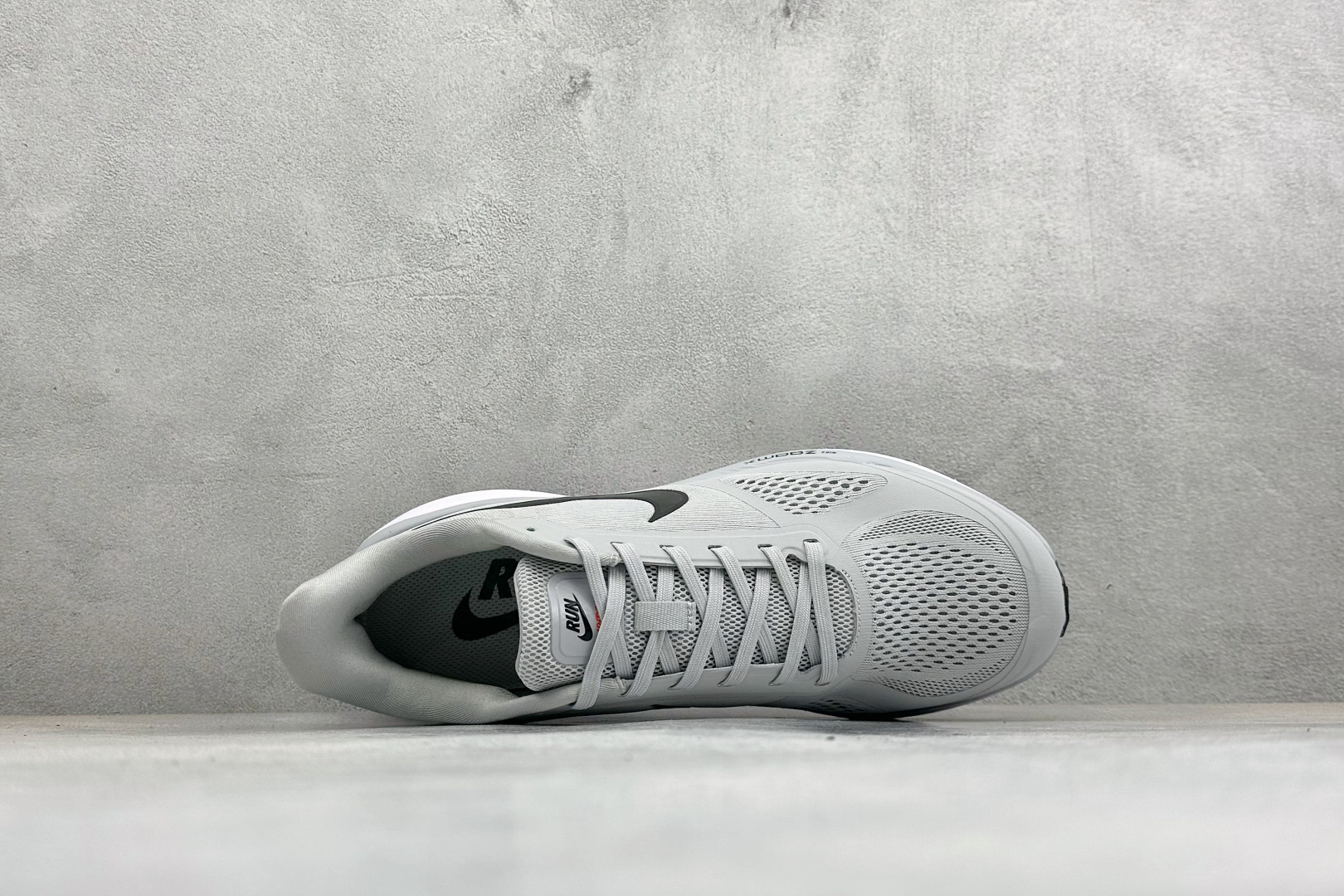 190 Nike Zoom Winflo 登月网面透气跑步鞋 YB2528-004