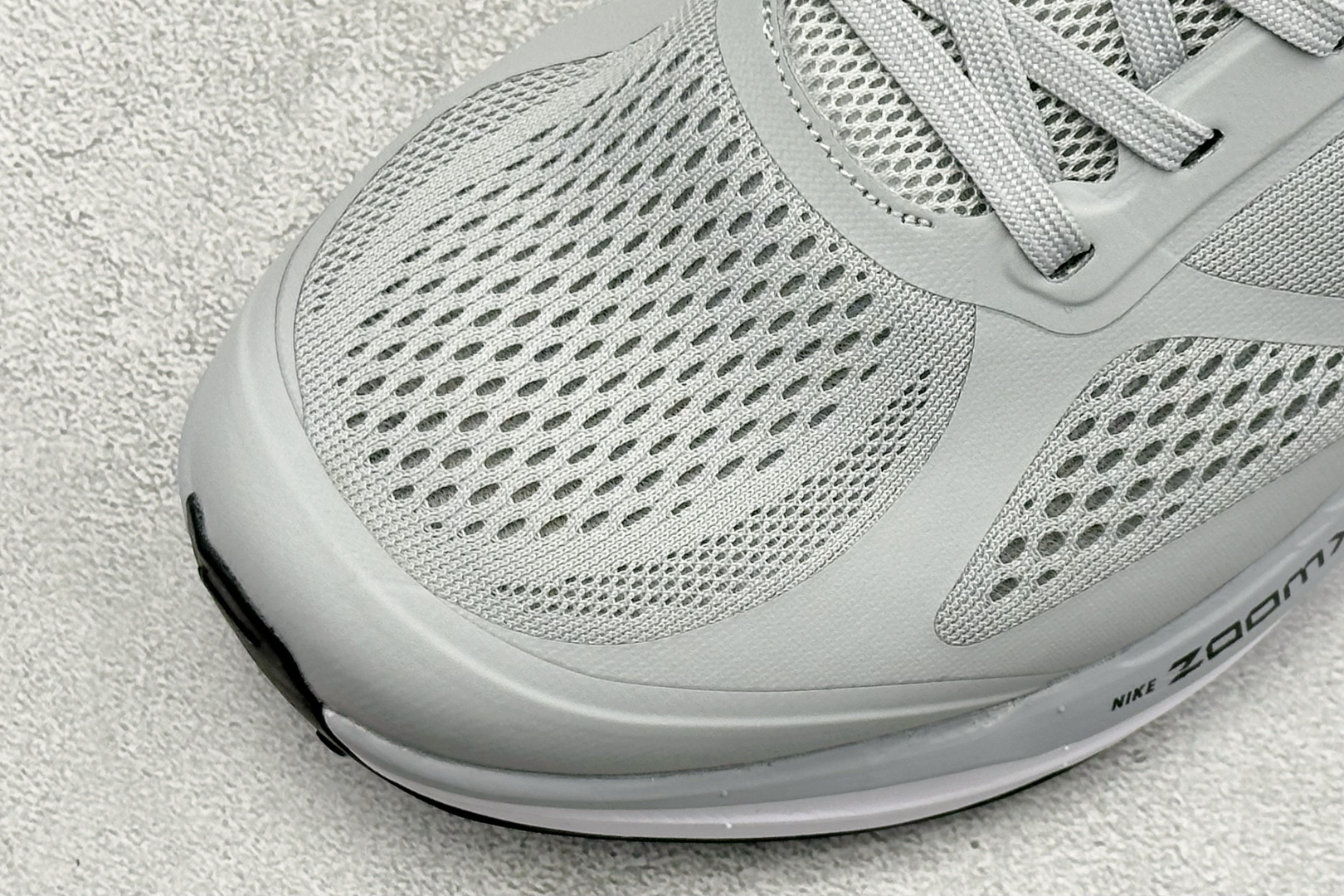 190 Nike Zoom Winflo 登月网面透气跑步鞋 YB2528-004