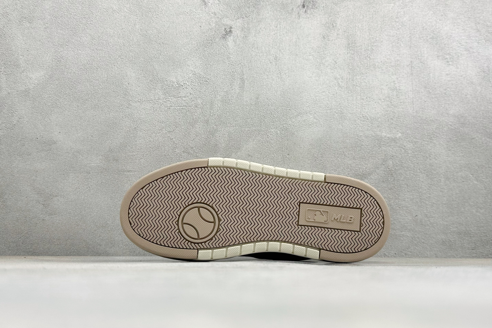 170 MLB Chunky Curve Liner 纽约洋基队 厚底休闲跑鞋 3ASXM055N-Chinese UA Cheap High Quatity Brand Clothes Bags handbags Sneakers wholesale wholesaler seller from China Factory suppliers Fashion Clothing Shoes best Quality Beautiful Price 170 MLB Chunky Curve Liner 纽约洋基队 厚底休闲跑鞋 3ASXM055N