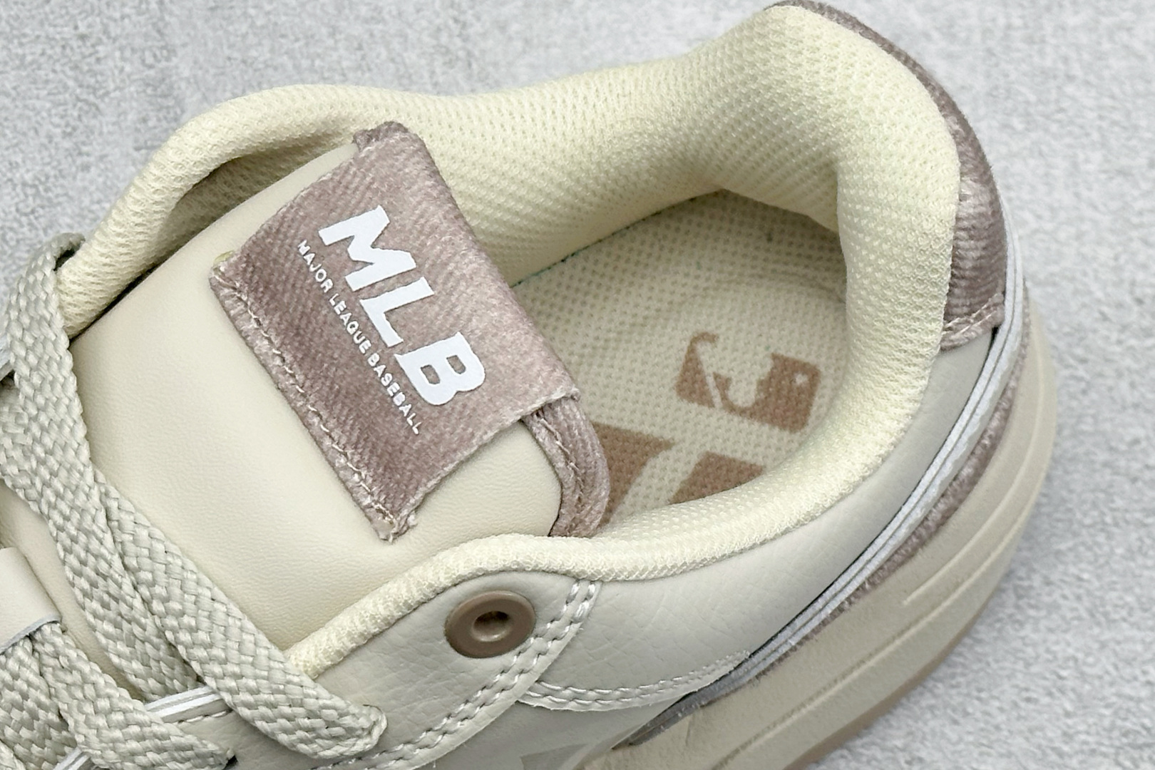 170 MLB Chunky Curve Liner 纽约洋基队 厚底休闲跑鞋 3ASXM055N-Chinese UA Cheap High Quatity Brand Clothes Bags handbags Sneakers wholesale wholesaler seller from China Factory suppliers Fashion Clothing Shoes best Quality Beautiful Price 170 MLB Chunky Curve Liner 纽约洋基队 厚底休闲跑鞋 3ASXM055N