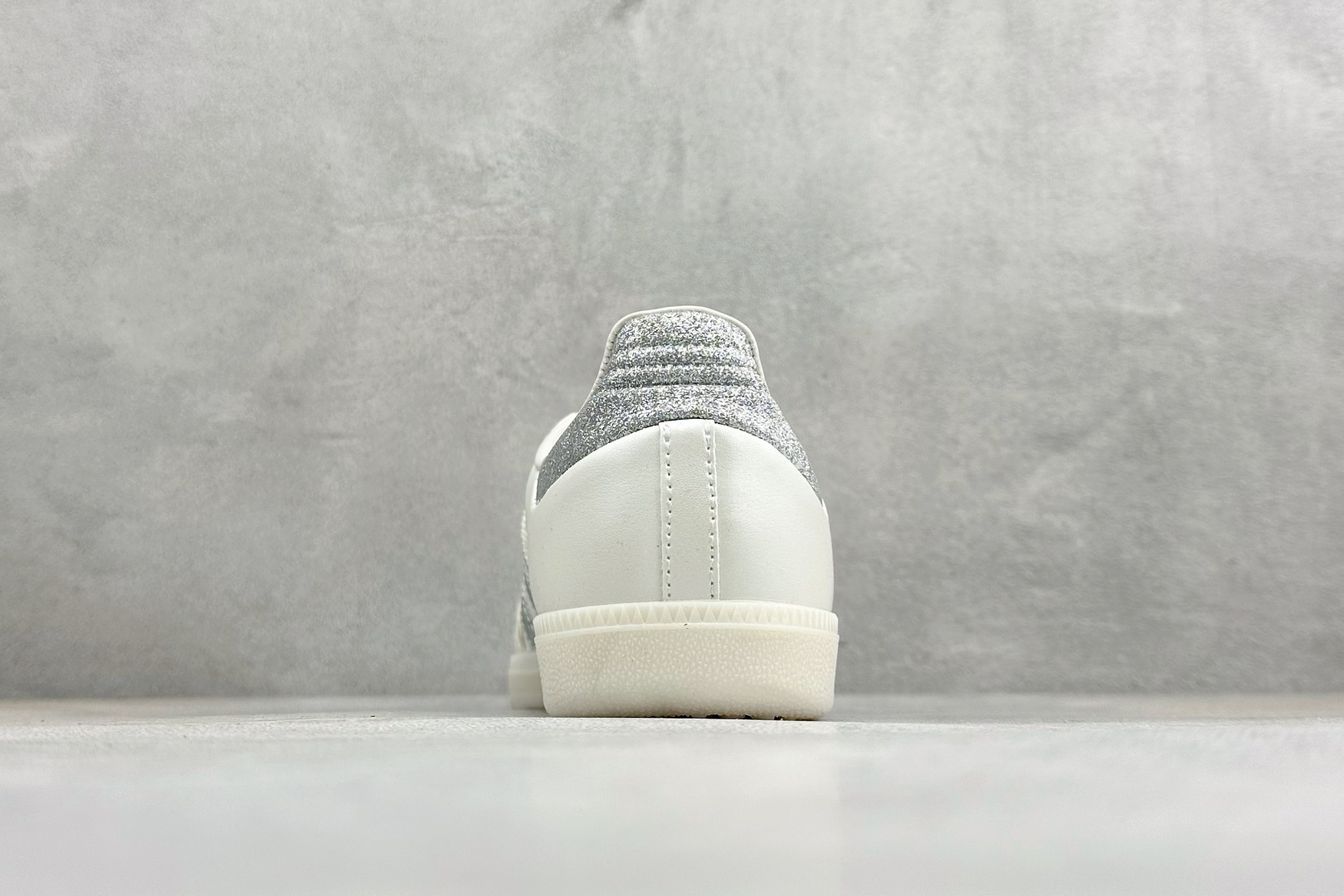 190 HZ版Adidas Originals Samba 阿迪达斯三叶草 桑巴舞系列绅士德训足球风百搭低帮休闲运动板鞋 HP3658-Chinese UA Cheap High Quatity Brand Clothes Bags handbags Sneakers wholesale wholesaler seller from China Factory suppliers Fashion Clothing Shoes best Quality Beautiful Price 190 HZ版Adidas Originals Samba 阿迪达斯三叶草 桑巴舞系列绅士德训足球风百搭低帮休闲运动板鞋 HP3658