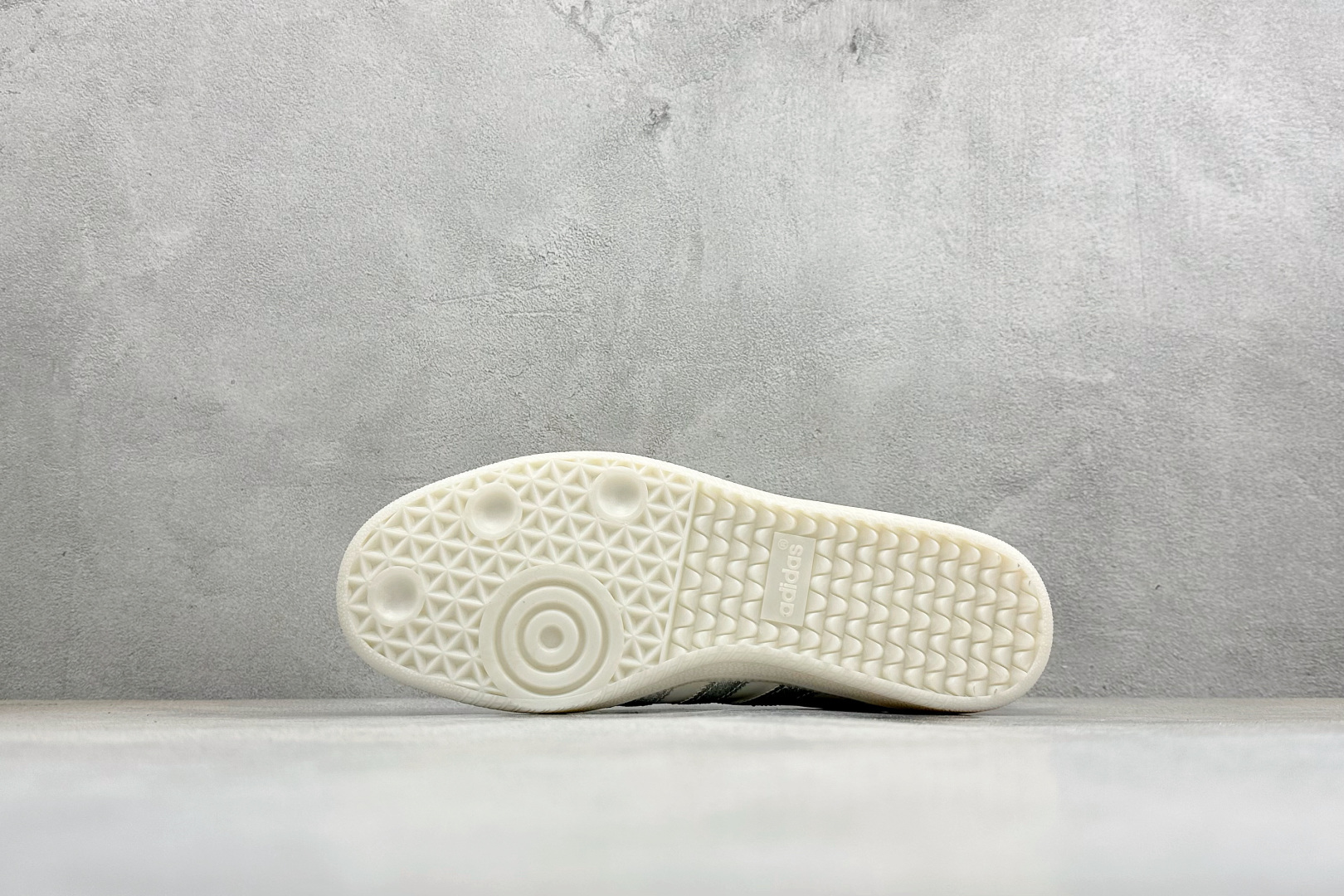 190 HZ版Adidas Originals Samba 阿迪达斯三叶草 桑巴舞系列绅士德训足球风百搭低帮休闲运动板鞋 HP3658-Chinese UA Cheap High Quatity Brand Clothes Bags handbags Sneakers wholesale wholesaler seller from China Factory suppliers Fashion Clothing Shoes best Quality Beautiful Price 190 HZ版Adidas Originals Samba 阿迪达斯三叶草 桑巴舞系列绅士德训足球风百搭低帮休闲运动板鞋 HP3658