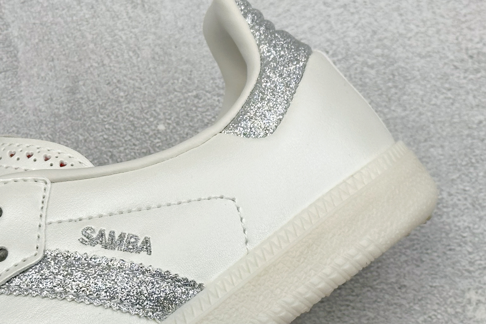 190 HZ版Adidas Originals Samba 阿迪达斯三叶草 桑巴舞系列绅士德训足球风百搭低帮休闲运动板鞋 HP3658-Chinese UA Cheap High Quatity Brand Clothes Bags handbags Sneakers wholesale wholesaler seller from China Factory suppliers Fashion Clothing Shoes best Quality Beautiful Price 190 HZ版Adidas Originals Samba 阿迪达斯三叶草 桑巴舞系列绅士德训足球风百搭低帮休闲运动板鞋 HP3658