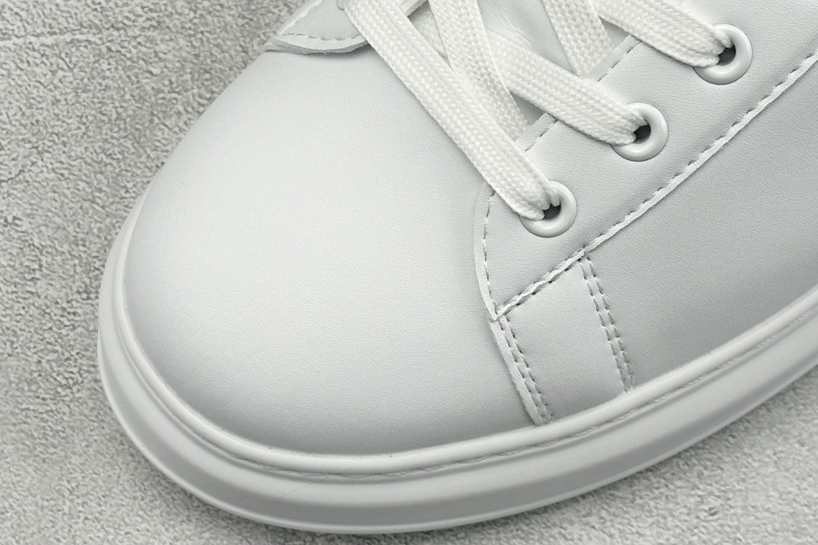 210 卡尔·拉格斐被誉为“时尚界的凯撒大帝” KL52530N-Chinese UA Cheap High Quatity Brand Clothes Bags handbags Sneakers wholesale wholesaler seller from China Factory suppliers Fashion Clothing Shoes best Quality Beautiful Price 210 卡尔·拉格斐被誉为“时尚界的凯撒大帝” KL52530N
