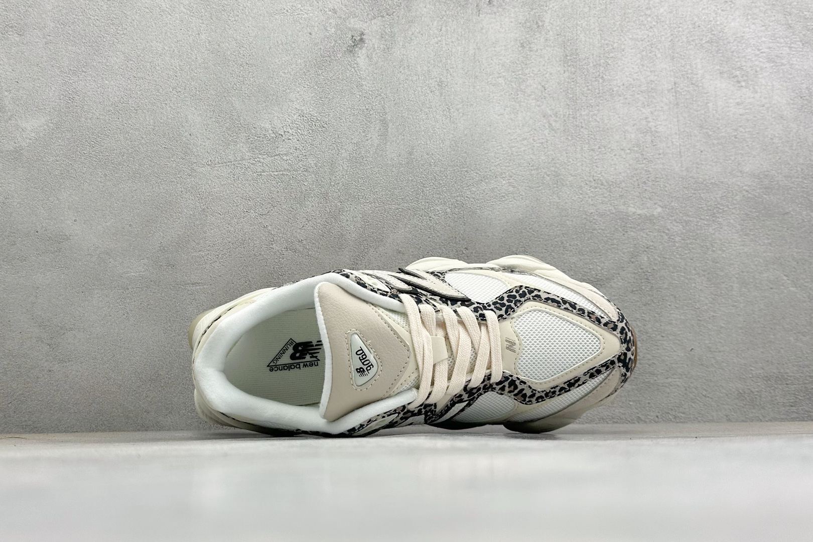 200 New Balance NB9060 联名款 复古休闲运动慢跑鞋 U9060ALP