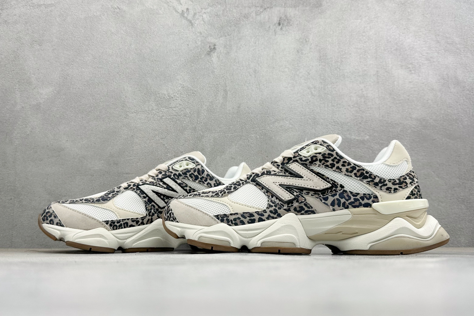 200 New Balance NB9060 联名款 复古休闲运动慢跑鞋 U9060ALP