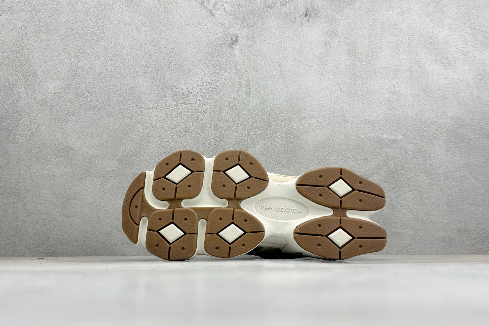 200 New Balance NB9060 联名款 复古休闲运动慢跑鞋 U9060ALP