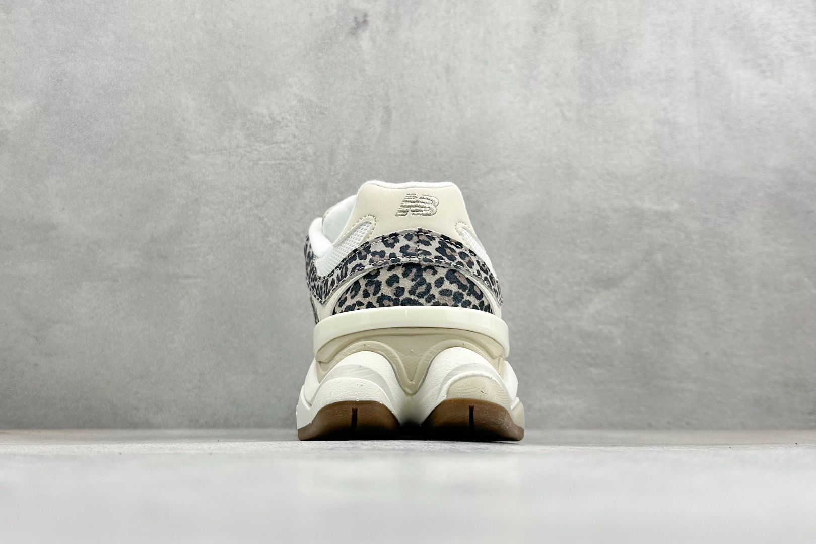 200 New Balance NB9060 联名款 复古休闲运动慢跑鞋 U9060ALP