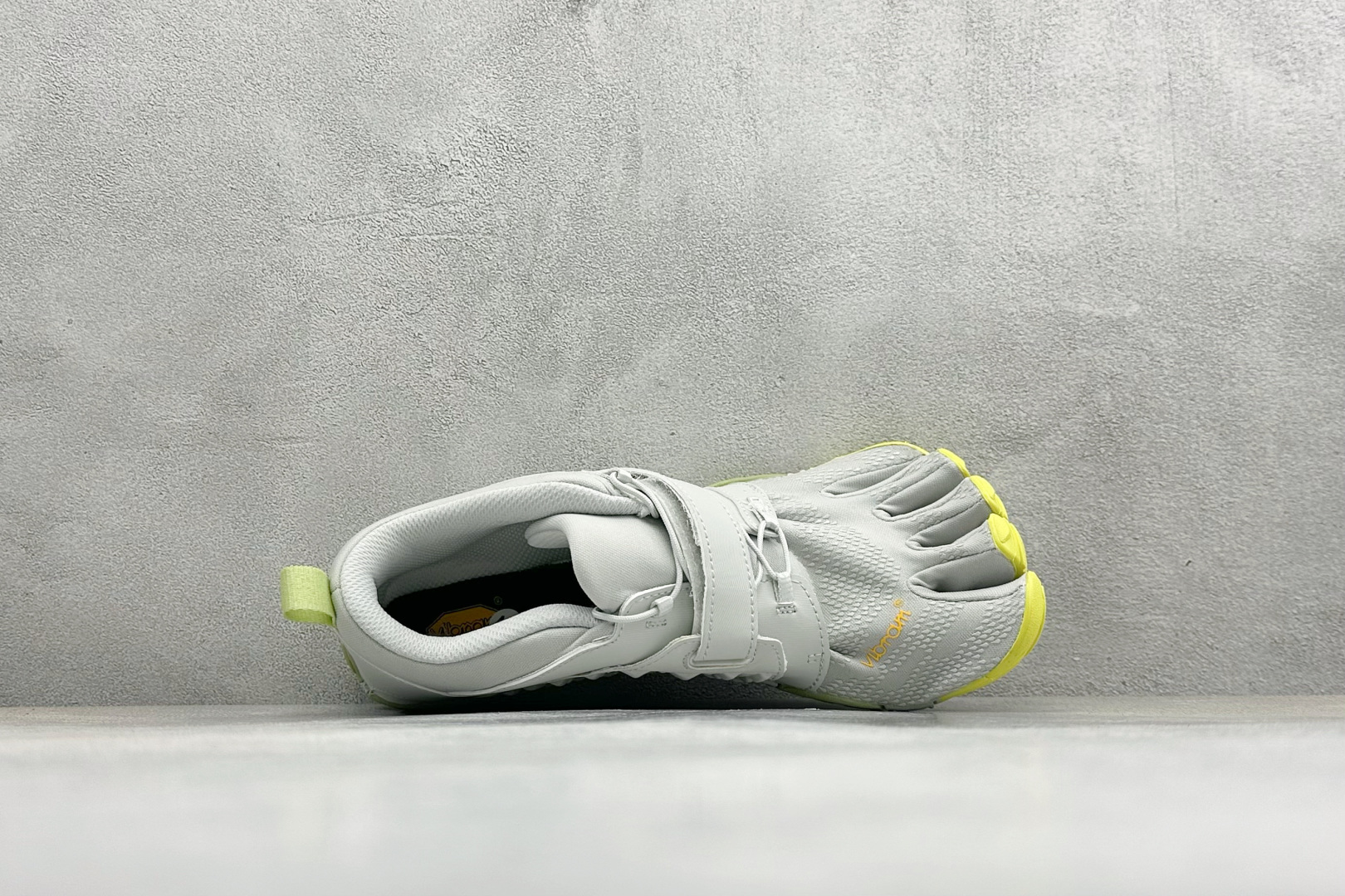 200 Vibram 五指鞋 专业室内综合健身运动赤足 防滑耐磨透气轻便 低帮训练鞋 25M7702-Chinese UA Cheap High Quatity Brand Clothes Bags handbags Sneakers wholesale wholesaler seller from China Factory suppliers Fashion Clothing Shoes best Quality Beautiful Price 200 Vibram 五指鞋 专业室内综合健身运动赤足 防滑耐磨透气轻便 低帮训练鞋 25M7702
