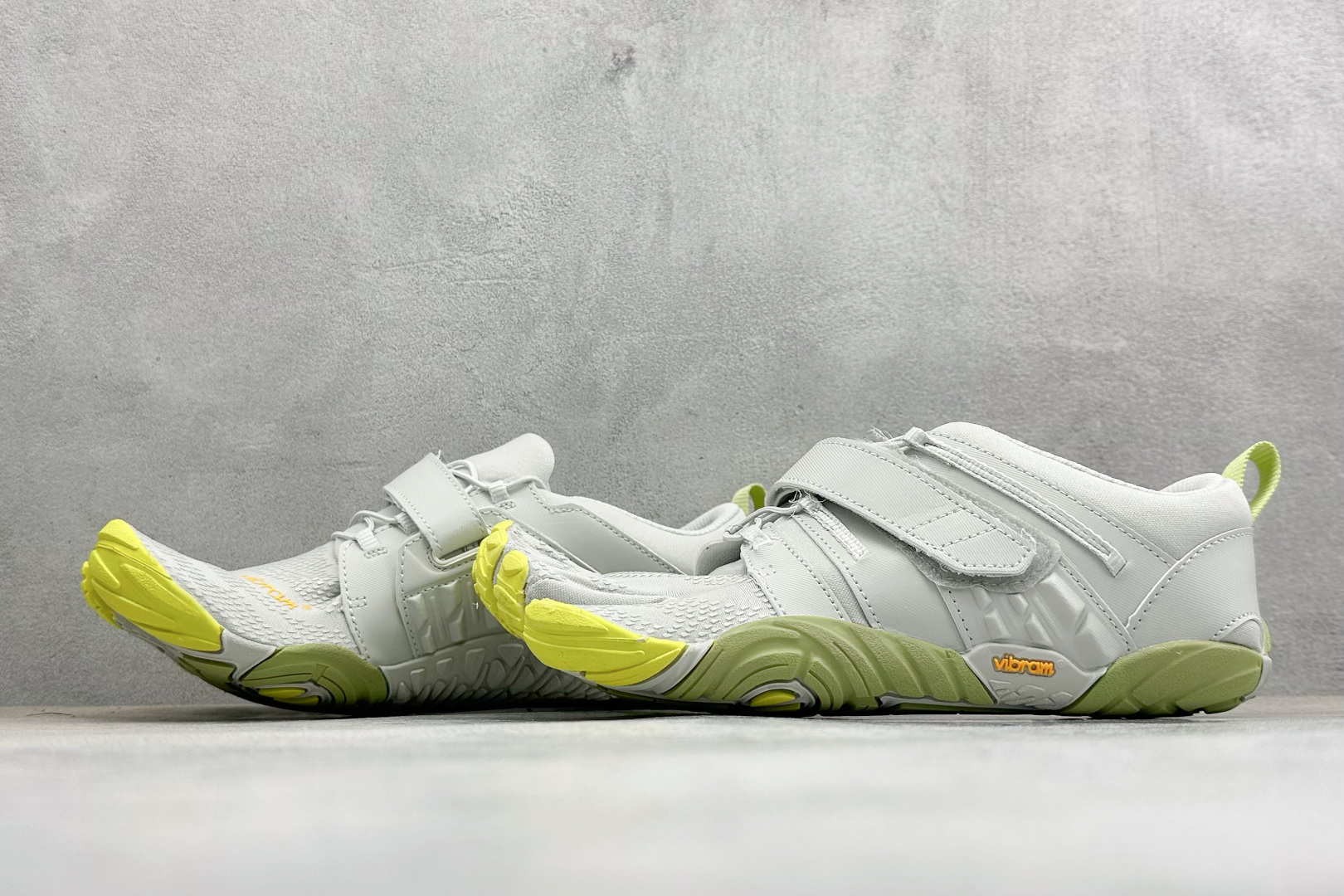 200 Vibram 五指鞋 专业室内综合健身运动赤足 防滑耐磨透气轻便 低帮训练鞋 25M7702-Chinese UA Cheap High Quatity Brand Clothes Bags handbags Sneakers wholesale wholesaler seller from China Factory suppliers Fashion Clothing Shoes best Quality Beautiful Price 200 Vibram 五指鞋 专业室内综合健身运动赤足 防滑耐磨透气轻便 低帮训练鞋 25M7702