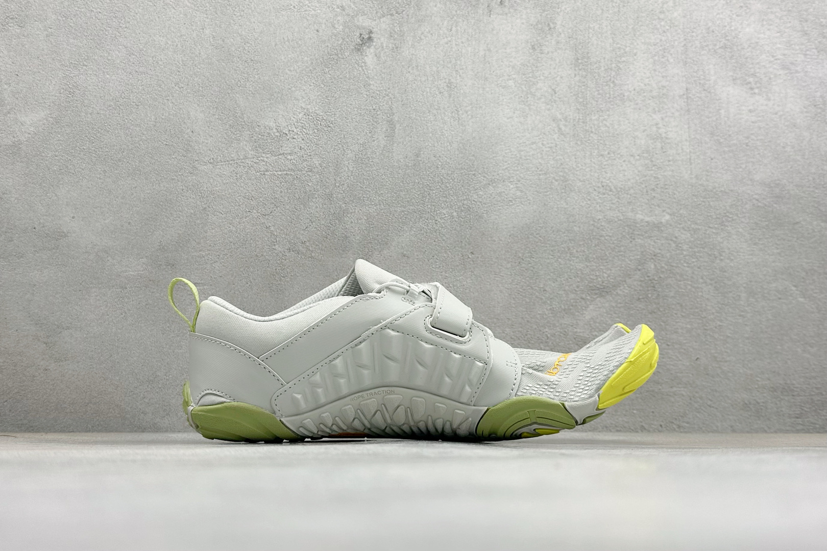 200 Vibram 五指鞋 专业室内综合健身运动赤足 防滑耐磨透气轻便 低帮训练鞋 25M7702-Chinese UA Cheap High Quatity Brand Clothes Bags handbags Sneakers wholesale wholesaler seller from China Factory suppliers Fashion Clothing Shoes best Quality Beautiful Price 200 Vibram 五指鞋 专业室内综合健身运动赤足 防滑耐磨透气轻便 低帮训练鞋 25M7702