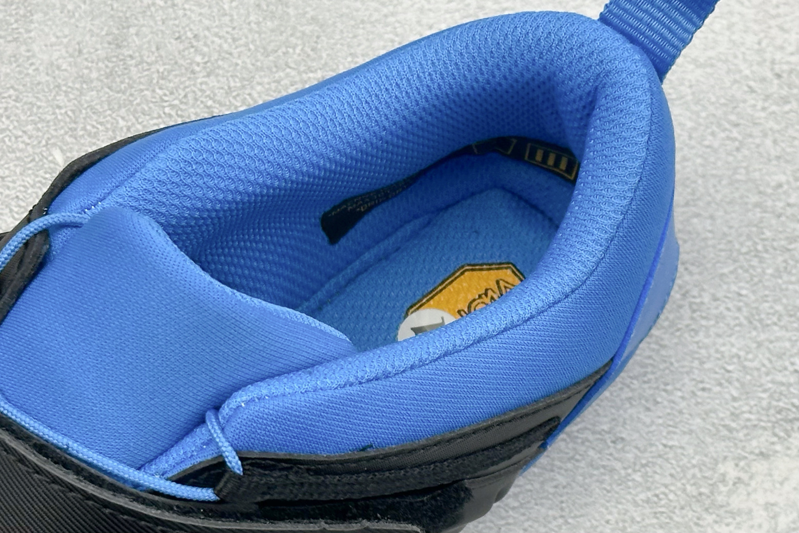 200 Vibram 五指鞋 专业室内综合健身运动赤足 防滑耐磨透气轻便 低帮训练鞋 20W7703